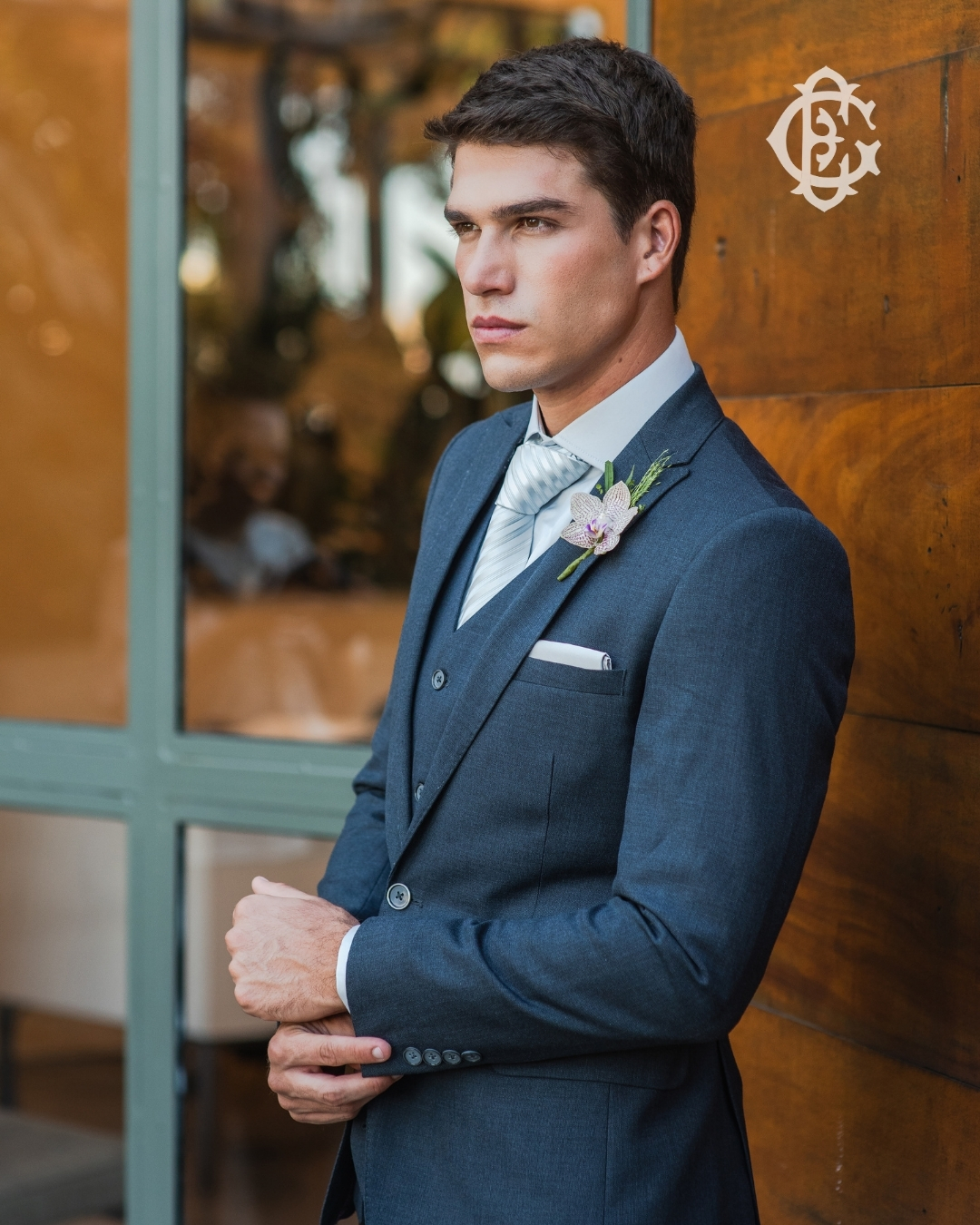 O traje grafite sob medida traduz elegância com personalidade.
Uma escolha sofisticada para quem busca um visual marcante e atemporal.
Agende seu horário com o Eduardo.
📞 +55 (21) 3322-6675 | 📱 +55 (21) 99988-1855
#EduardoGuinle #EG #TernoSobMedida #TrajeGrafite #Alfaiataria #EstiloMasculino #ModaMasculina #Menswear #Elegancia #RioDeJaneiro