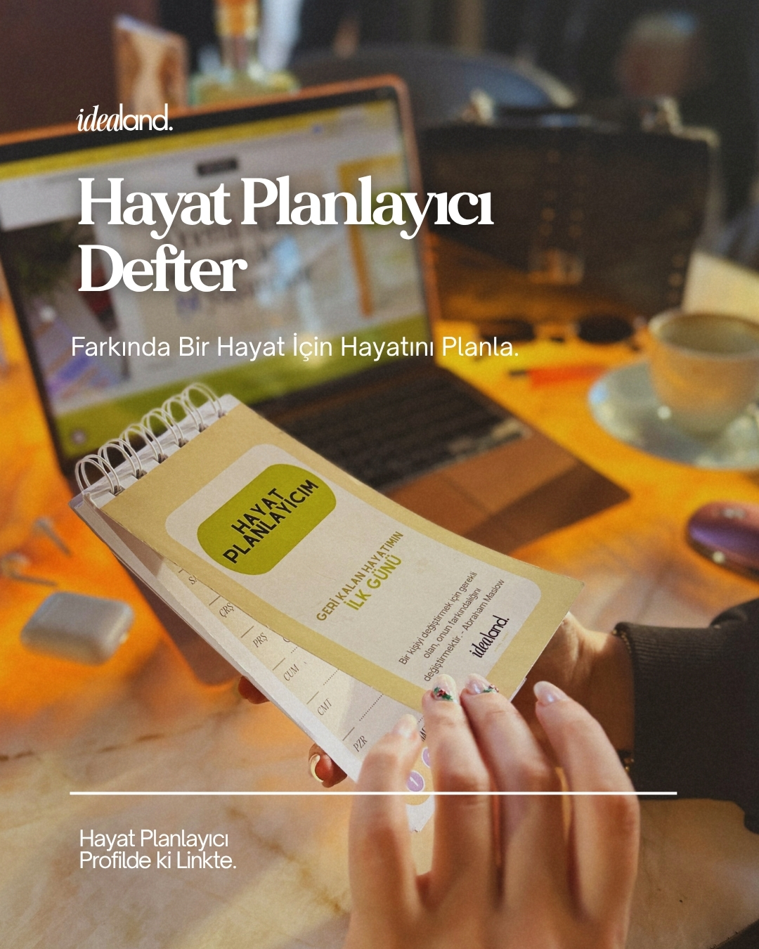 Hayatını değiştirmek için büyük kararlar vermen gerekmiyor.
Ama fark etmeden geçen günler birikiyor.
Bu defter tam olarak bunun için var:
Seni durdurmak, kendine döndürmek ve
“bugün ne yaşıyorum?” diye sordurmak için.
Çünkü mesele plan yapmak değil,
kendini fark ederek yaşamak.
Eğer son zamanlarda
• dağıldığını hissediyorsan
• odaklanmakta zorlanıyorsan
• “bir şeyler eksik” diyorsan
belki de ihtiyacın olan şey
daha fazlası değil,
daha bilinçli bir sen.
Hayat Planlayıcı, tam olarak burada başlıyor.
Profilde linkte.
#planlayıcı