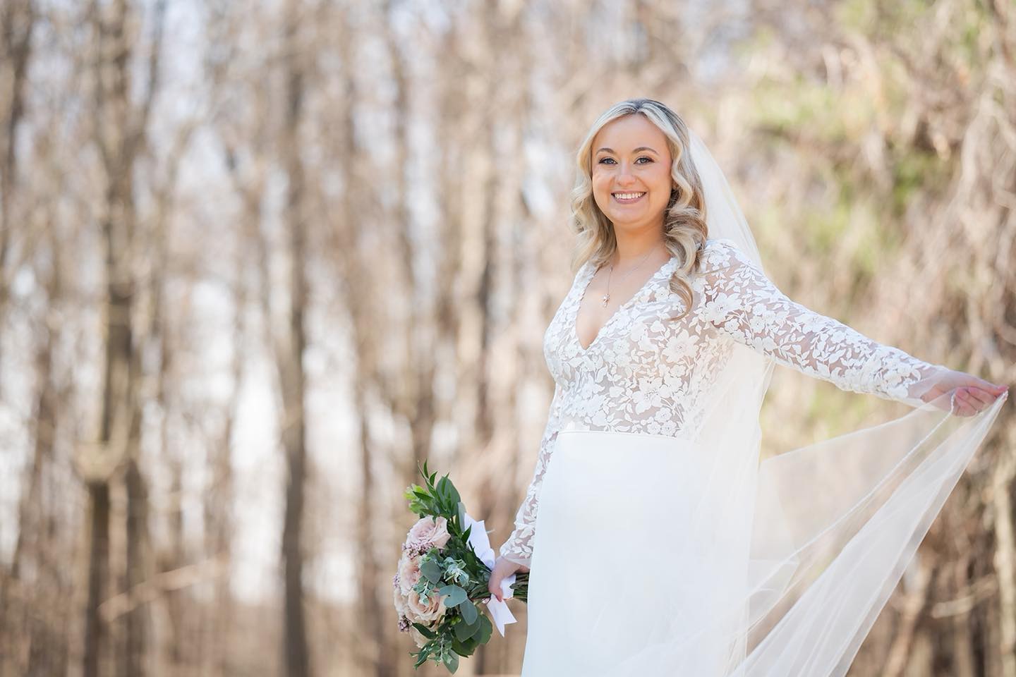 Bridal glow that looks flawless in every photo — and every moment.
Katelyn’s hair by @sinprettybeauty_petrina
Makeup by @sinprettybeauty_jaime
Photo @astridnaria