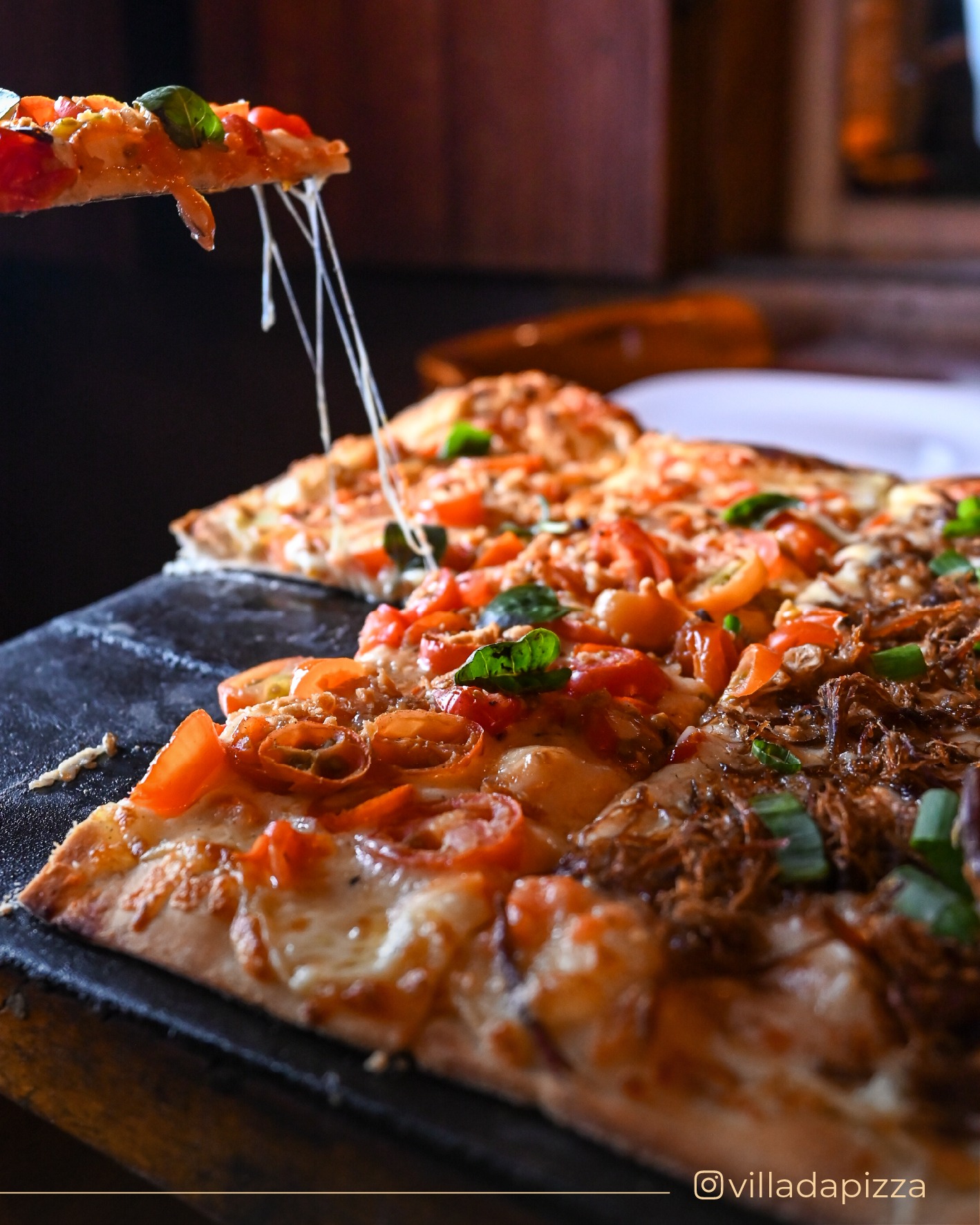 O jeito mais gostoso de fechar o fim de semana e recarregar para a próxima semana é na Villa com a pizza quadrada.