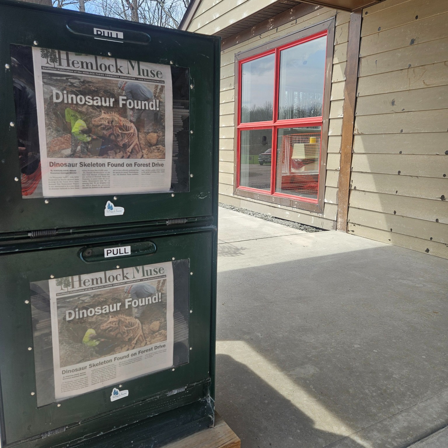 The print version of Hemlock News has officially hit newsstands this week! ๐๏ธ Swing by the Mailroom, Steer Barn Clubhouse, Administration, or the Hemlock Farms Library to grab your copy. And if you prefer to read on the go, itโs also available digitally on our website!
Members can even opt in to have Hemlock News delivered right to their Hemlock Farms mailbox: tinyurl.com/GetHemlockNews
Calling all businesses! Interested in showcasing your brand in Hemlock News? Check out our ad prices and opportunities here: tinyurl.com/HemlockNewsAd