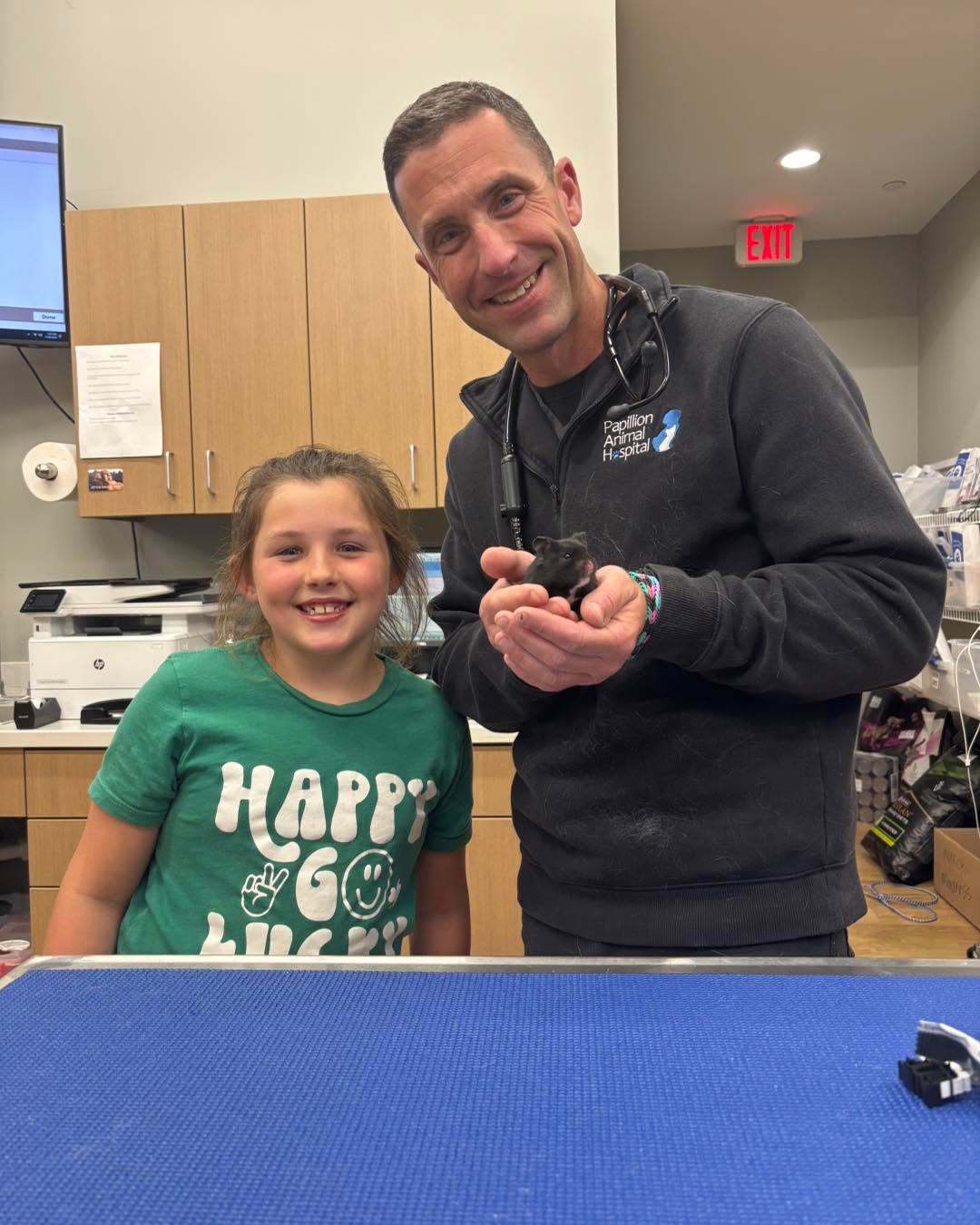 Future Vet in Training! 🩺🐹
Not only did she bring her hamster in for a check-up, but she also gave her hamster a "grand tour" of the back treatment area and made friends with all the staff!
She told us she wants to be a veterinarian when she grows up, and based on her passion today, we’d say she’s a natural!
Keep dreaming big! ✨