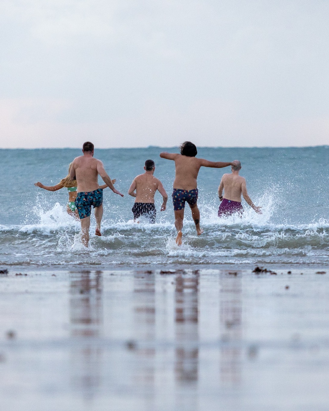 Finally finished all your Easter chocolates? 🌊🔥
Now it’s time to sweat it out, breathe it in, reset and be REFRESHED by the sea.
Salt air. Hot sauna. Cold dips.
Whether you’re after a communal session or a private escape — your post-Easter detox starts here.
Hit the link in bio to book your experience, your way. 🌞✨
#BeachSauna #DetoxMode #SeaAndSteam #ResetRitual #ColdWaterTherapy