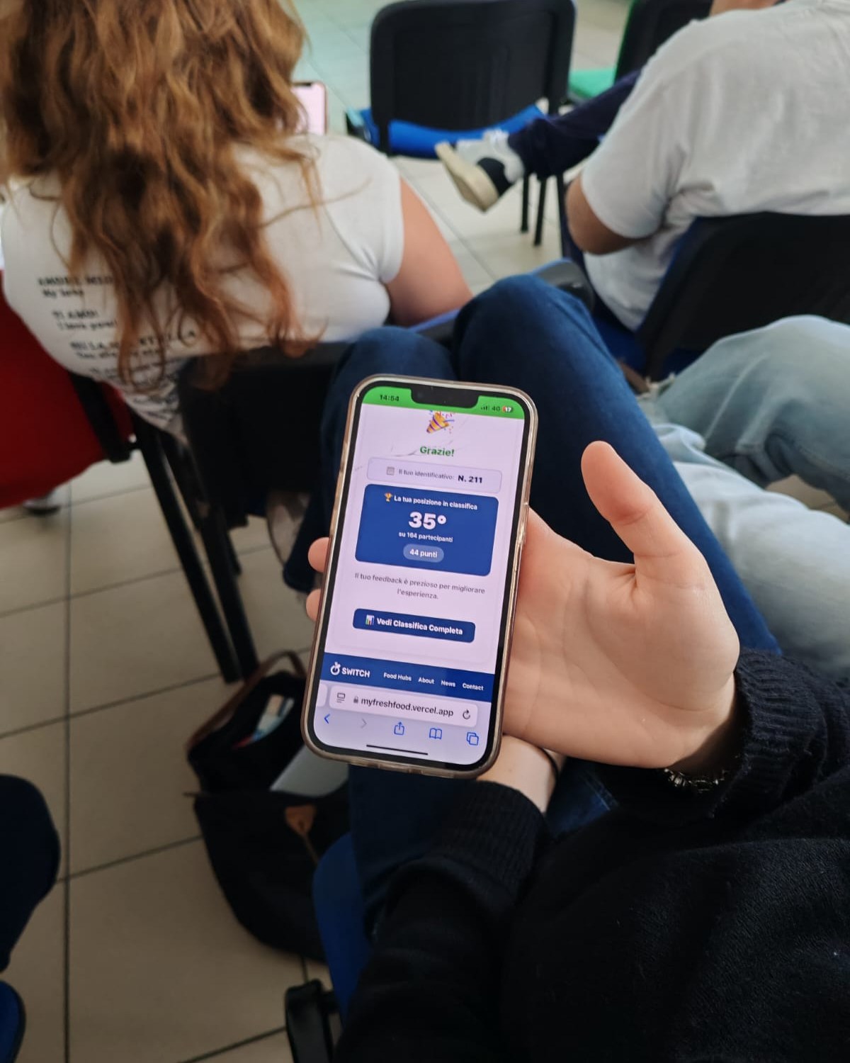 Secondo appuntamento a Roma con le attività del progetto europeo SWITCH, ospitati da Televita presso la Parrocchia di San Frumenzio.
Anche questa giornata ha visto protagonisti giovani e anziani in un contesto educativo e intergenerazionale, con un focus su qualità del cibo, sostenibilità e scelte alimentari consapevoli.
Al centro dell’incontro MyFreshFood, utilizzato come strumento per stimolare curiosità, dialogo e maggiore consapevolezza, con un approfondimento sul pesce locale e su specie meno conosciute ma rilevanti dal punto di vista ambientale.
Il percorso, inserito nelle attività PCTO, continua a integrarsi con i laboratori di Televita, rafforzando il legame tra educazione, territorio e innovazione.
Un altro passo concreto per portare il progetto SWITCH sempre più vicino alle comunità.
Grazie a Televita e a tutti i partecipanti.
@switch.diet