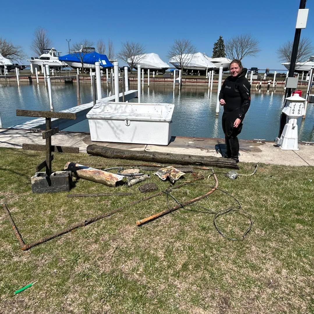Yesterday I cleared out quite a few slips at Belle Maer. My biggest finds were an 8’ log and a makeshift signpost complete with cinder block. Some of my favorites were a green glass, half of a s’more maker, and a tennis racket.
.
.
#recoverydiving #lakestclair #greatlakesstate #detroitriver #stclairshores #clintonriver #harrisontownship #boattown #algonac #stclair #metrobeach #michiganboating #puremichigan #michiganmarinas #metaldetector #safeharbormarinas #boatmichigan #bellemaer