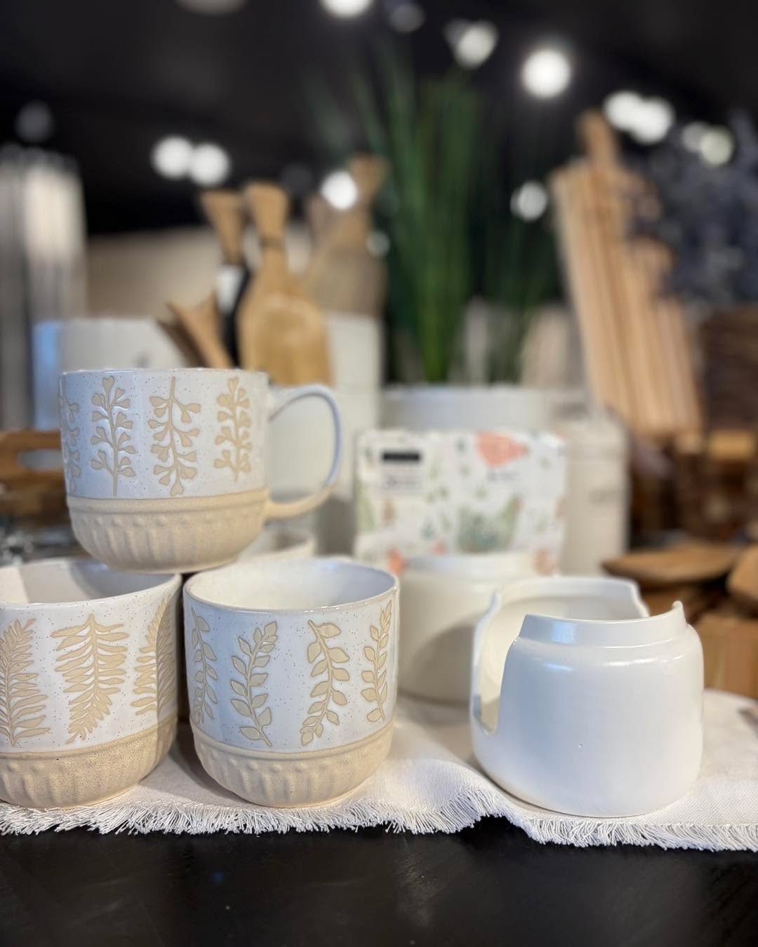 Gift-worthy pieces that make it easy to give (or keep 😉)
#shoplocalsupportlocal #homedecor #dartmouthns