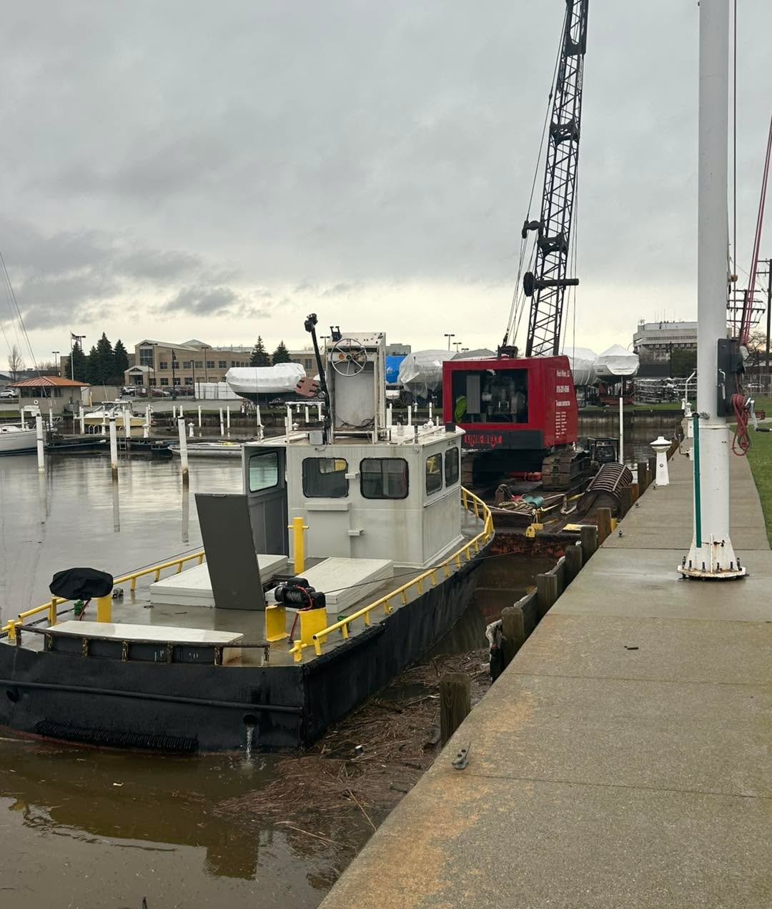 Cutting a badly tangled rope off a tugboat’s prop at the Port Huron Yacht Club. While I was there, I also grabbed a sledgehammer that fell through the ice in January.
.
.
#recoverydiving #lakestclair #greatlakesstate #porthuron #blackriver #stclairshores #clintonriver #harrisontownship #boattown #algonac #stclair #metrobeach #michiganboating #puremichigan #michiganmarinas #metaldetector #safeharbormarinas #boatmichigan #stclairriver