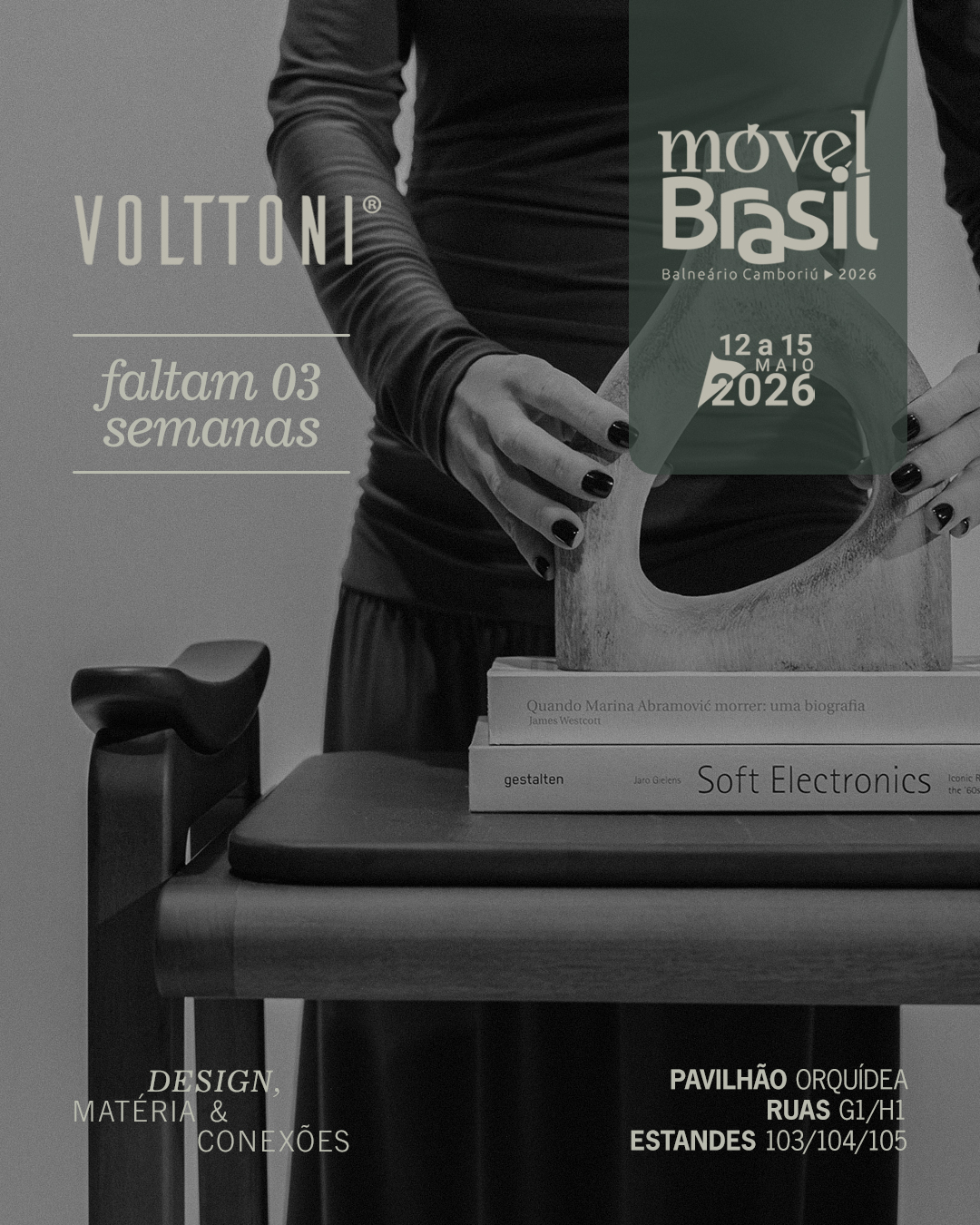 Contagem regressiva ✨✨
De 12 a 15 de maio, a Volttoni estará na Móvel Brasil com o lançamento exclusivo da coleção 2026–2027.
12 a 15 de maio de 2026
📍 Av. Marginal Oeste, 4250
Balneário Camboriú – SC
Encontre a Volttoni na feira 👇
Pavilhão Orquídea
Ruas: G1 / H1
Estandes: 103 / 104 / 105
.
.
Na foto: Aparador Brazuca desenhado por @designerdeividdealmeida
📸 @ezpanizzi
#movelbrasil #moveleiro #serragaucha #moveis #volttoni