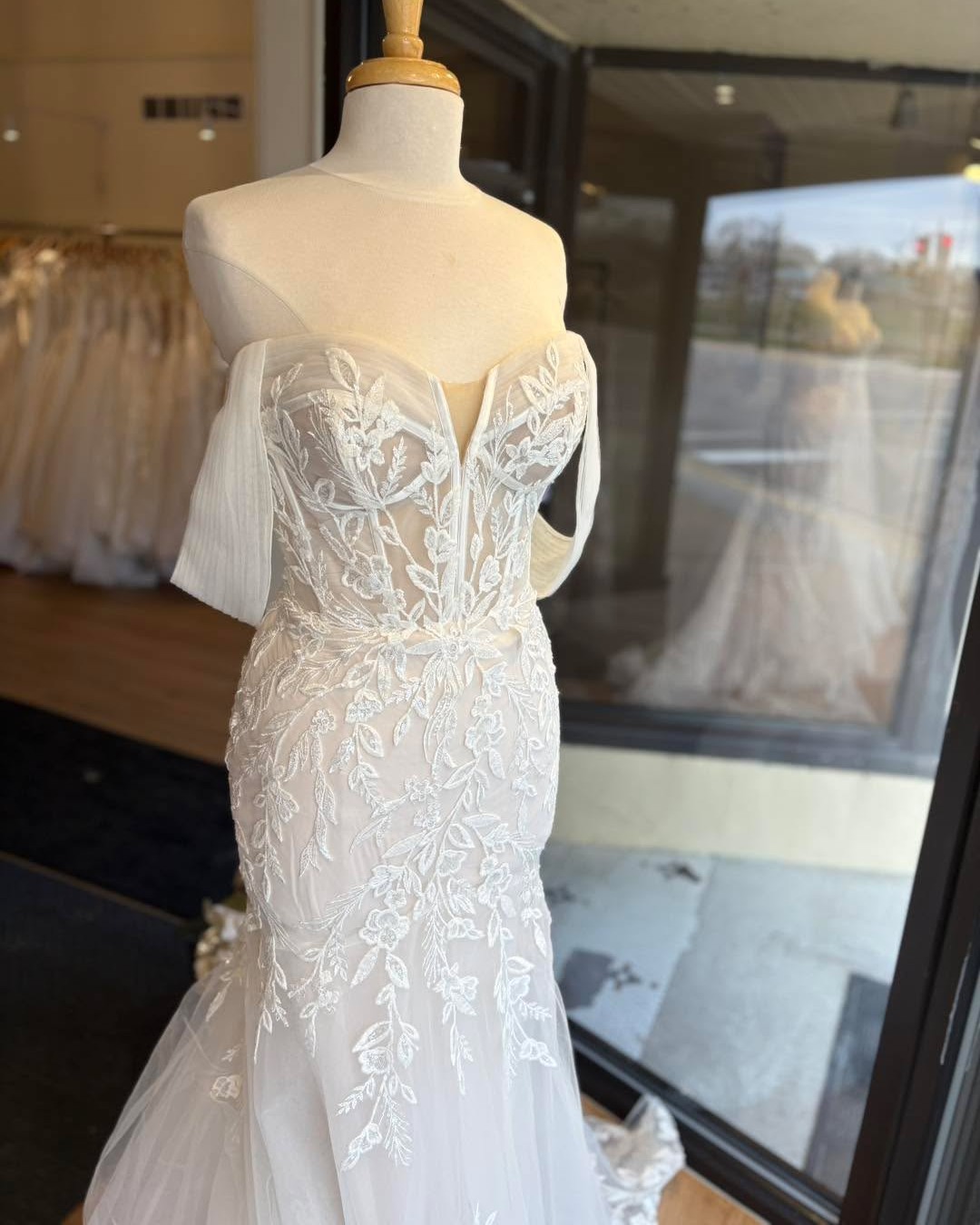 we did something a little wild… & opened the Archive Event early ✨
starting tomorrow, 150+ designer gowns are hitting the racks at major discount—$199, $599, & $999. yes, really.
if you’ve been waiting for a sign, this is it… your dress is tucked somewhere on our racks, just waiting for you to find it. 🤍
our saturday brides get full access (lucky you), but we just opened a few last-minute appointments if you want first pick of the dreamiest styles. 👀
& it gets even better—say yes to an off-the-rack gown during the event & you’ll be entered to have your dress professionally cleaned… on us. ✨
request your appointment: www.marabrides.com/appointments
peek the collection online: https://www.marabrides.com/saleweddingdresses
sale ends may 2nd 🥂