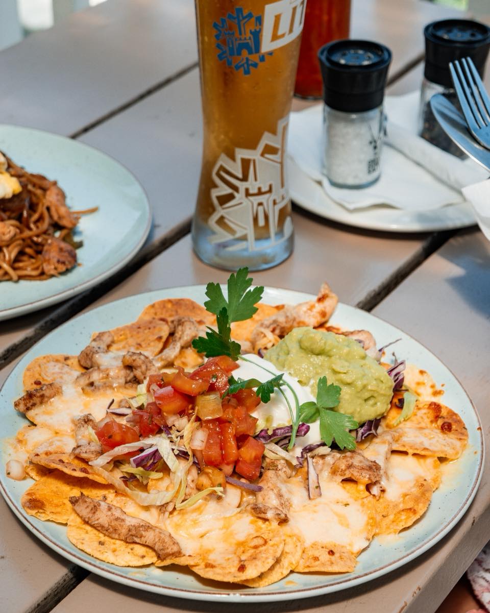 ๐๐ ๐ฒ๐จ๐ฎโ๐ฏ๐ ๐ ๐จ๐ญ ๐ ๐ง๐๐๐ก๐จ๐ฌ ๐๐ซ๐๐ฏ๐ข๐ง๐ โฆ ๐ญ๐ก๐ข๐ฌ ๐ข๐ฌ ๐ฒ๐จ๐ฎ๐ซ ๐ฌ๐ข๐ ๐ง๐ค
Our nachos are the real deal ๐ loaded, cheesy, crunchy, and honestly hard not to finish on your own. Perfect for sharingโฆ or not, we donโt judge ๐
And tonight, weโve got live music by Doug Bean ๐ถ
So come through, grab a table, order those nachos youโve been thinking about all day, and settle in for a good night at Surf Cafe ๐