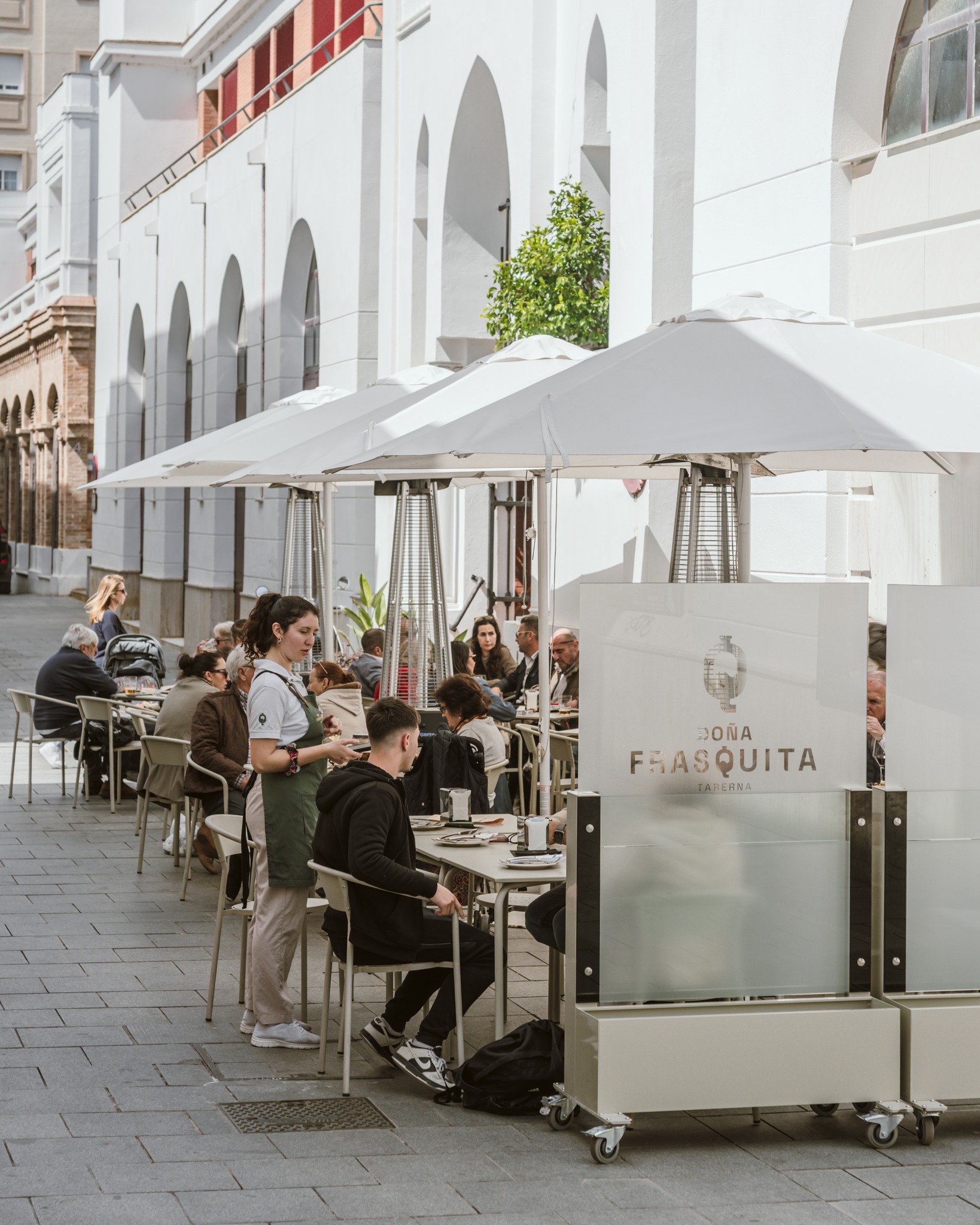 PRIMAVERA EN NUESTRA TERRAZA 🌼 Ya teniamos ganas de esta epoca de terraceo y buen tiempo donde las tapas, el vino y la cerveza saben mejor.
¡Recordatorio! 👁️ NO hacemos reservas, somos un lugar de encuentro con una zona habilitada para esperar el turno.
Estamos en 📍José López Rodríguez N7
-
#taberna #sanfernando #doñafrasquita #cocina