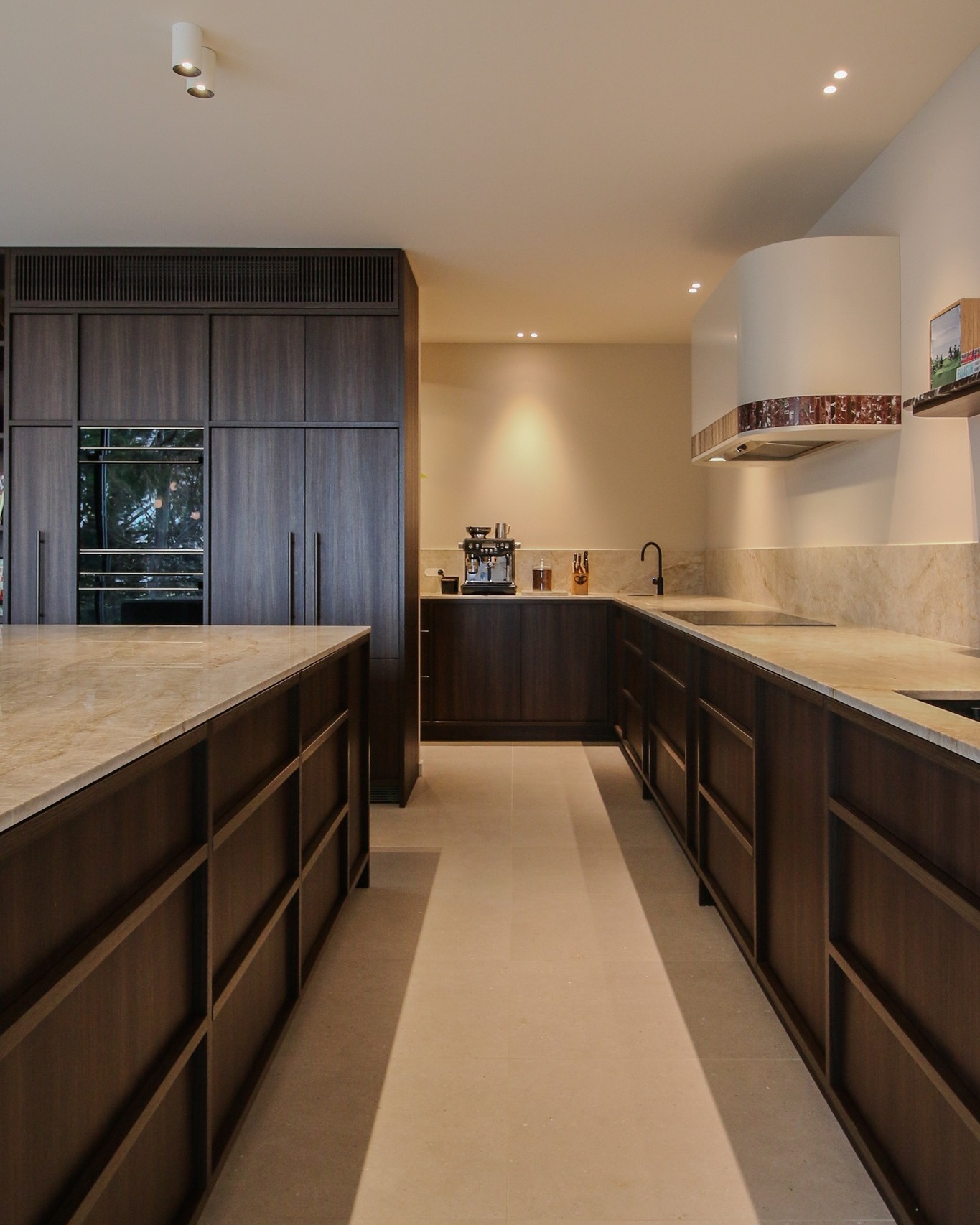 Casa Canobolas / Kitchen P.2 / Casa Canobolas blends sleek contemporary lines with warm, natural textures, creating a space that feels both refined and inviting. Our custom joinery brings this vision to life, with seamless cabinetry, curved detailing, and a harmonious balance of form and function.