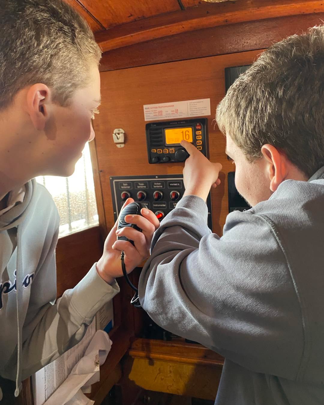 Tusen takk for all støtte! 🙌
Vi har fått gjennomført undervisning og brukt midler fra Norges Fartøyforening til å holde SRC-kurs, noe som har vært både lærerikt og veldig gøy for alle som har deltatt ⛵️
norskfartoyvern
sparebankstiftelsendnb
#src #opplæring #sjølivet #sjøliv #båt #mohawk2 #mohawk2017 #sjøkorpset #sommertokt #seilmohawk #oslomaritimekulturhavn #livetpåmohawk #seilmedoss #norskforeningforfartøyvern #fremtidensfartøyvernere