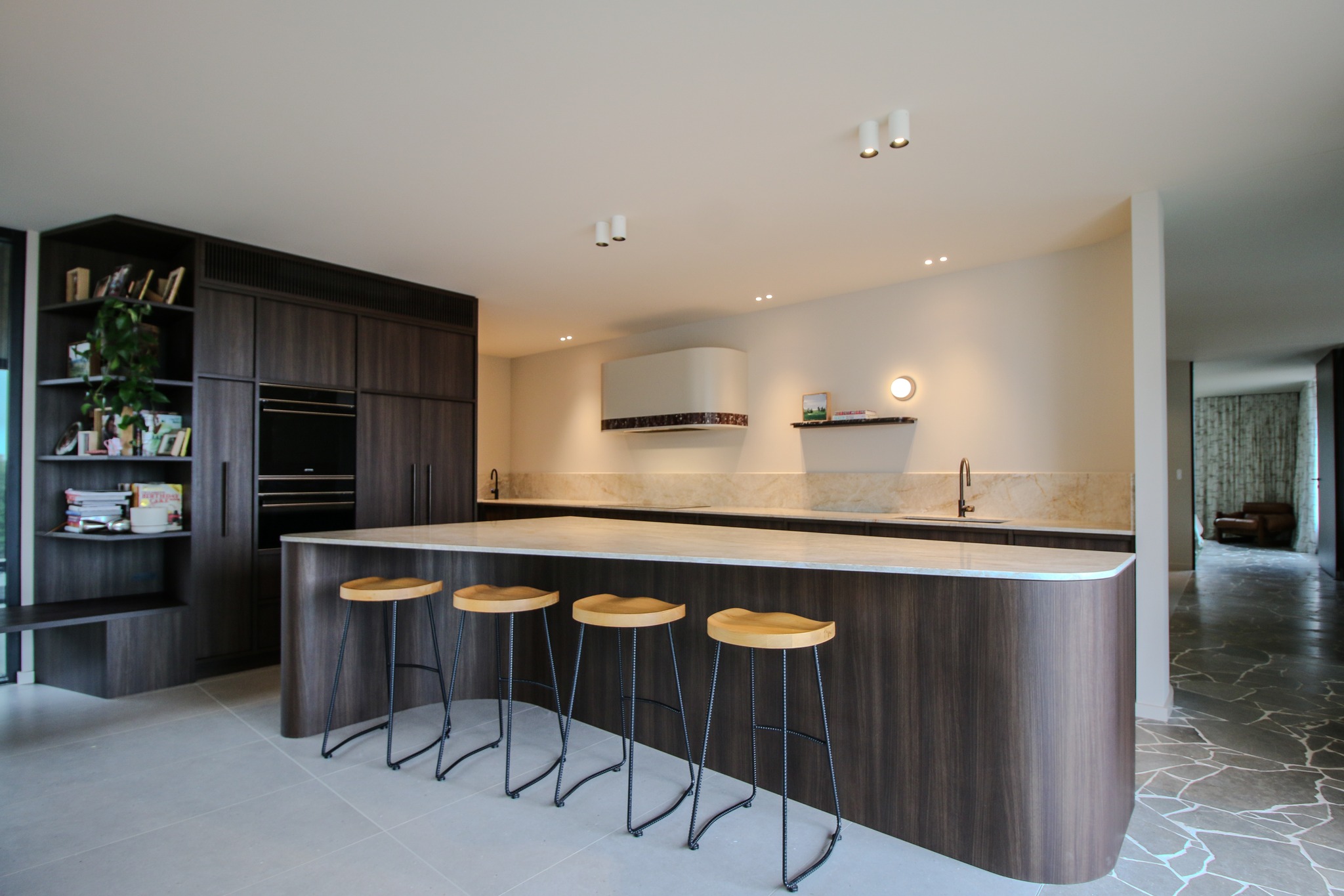 Casa Canobolas / Kitchen P.1 / Casa Canobolas blends sleek contemporary lines with warm, natural textures, creating a space that feels both refined and inviting. Our custom joinery brings this vision to life, with seamless cabinetry, curved detailing, and a harmonious balance of form and function.