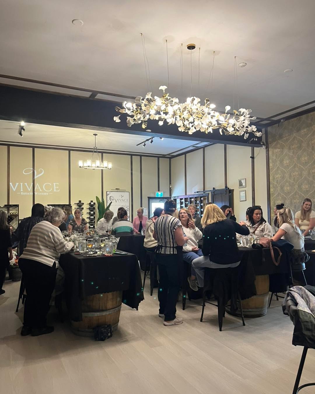 Our Sip & Snip is officially underway at Vivace and the vibe is everything ✨
We can’t wait to see everyone’s bouquets! 💐
Keep your eye out for our next Sip & Snip event—you won’t want to miss it 💕