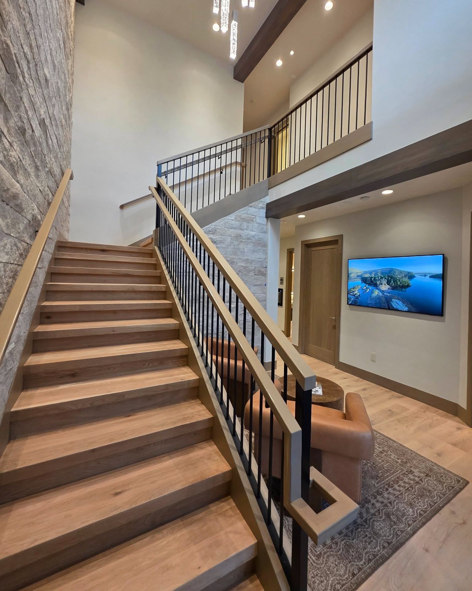 Imagine walking into this every day
#railing #stairs #handrail #metaldesign #fabrication #smallbusiness #utahhomes #welding #metalrailings #indoorrailings #custom #customrailing #americaneaglewelding