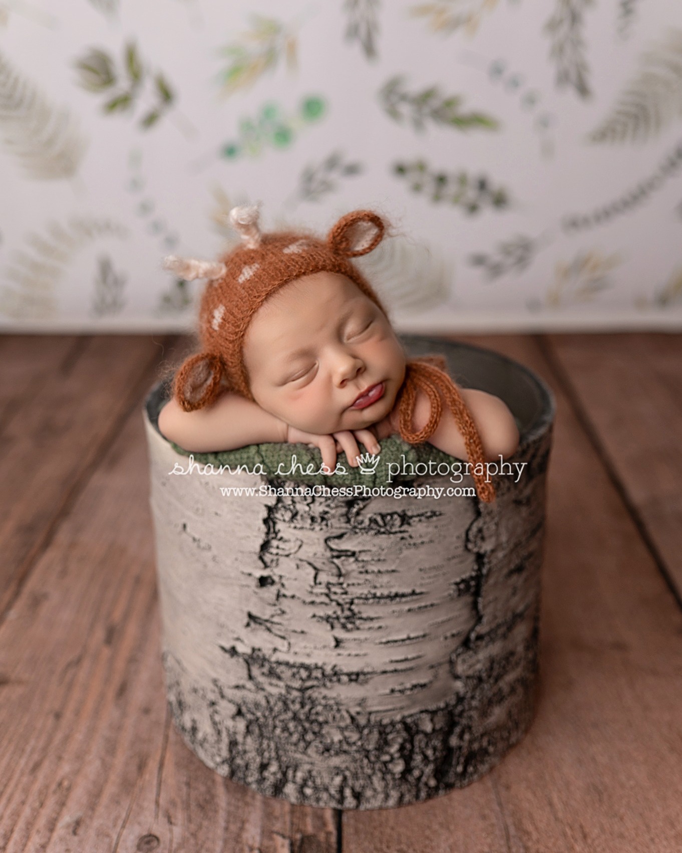 He dressed for the occasion and honestly the forest theme could not have suited him more. Elias, you were perfect. 🦌
.
.
.
.
.
.
.
.
.
#EugeneNewbornPhotographer #OregonNewborn #EugeneMoms #NewbornPortraits #EugenePhotography