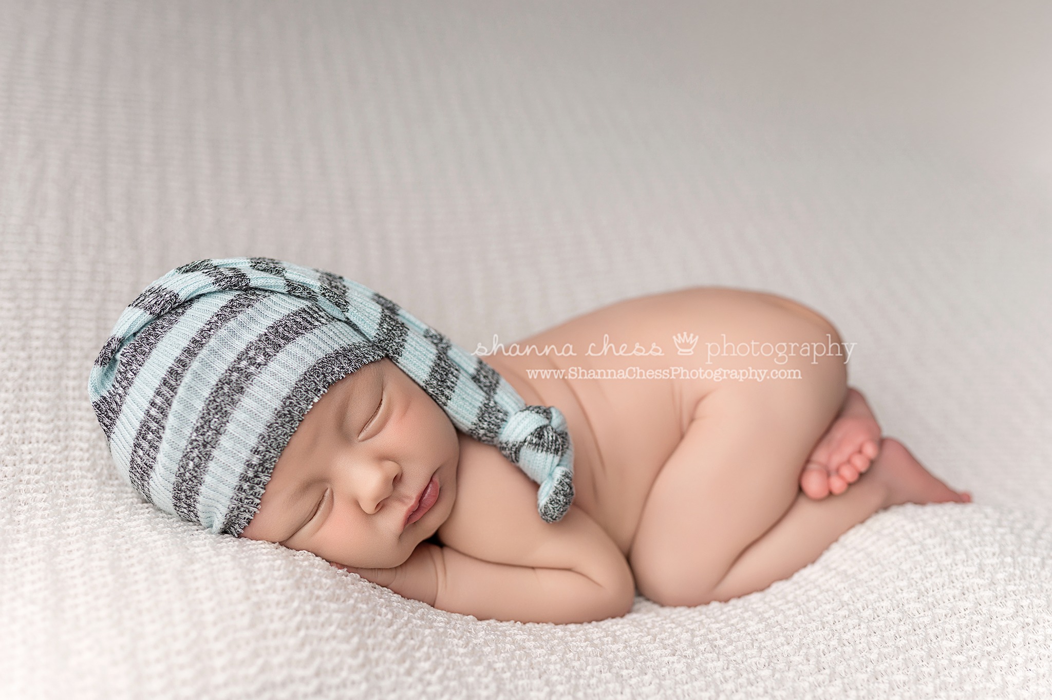 That hat. Those cheeks. I can't. 🤍
.
.
.
.
.
.
.
.
.
#EugeneNewbornPhotographer #OregonNewborn #EugeneMoms #NewbornPortraits #EugenePhotography