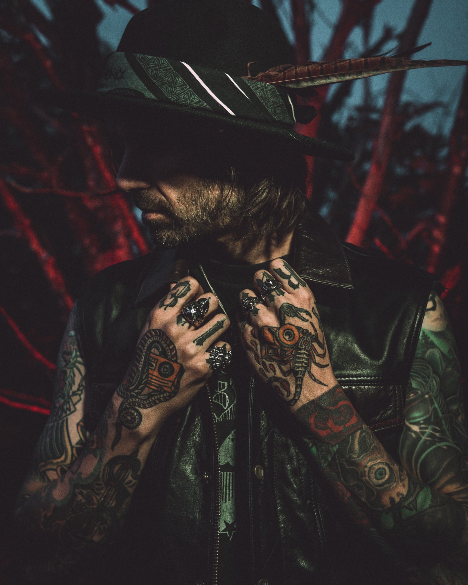 A throwback with @benn.kobra
Shot in the middle of nowhere, with nothing but instinct, red atmosphere, and raw energy. No heavy setup. Just the moment, the mood, and pieces that naturally belong.
This is how Iron Clan has always been.
Honest, worn, and lived.
__
#ironclanjewelry #Ironclanwarlords #mensjewelry #gothicstyle