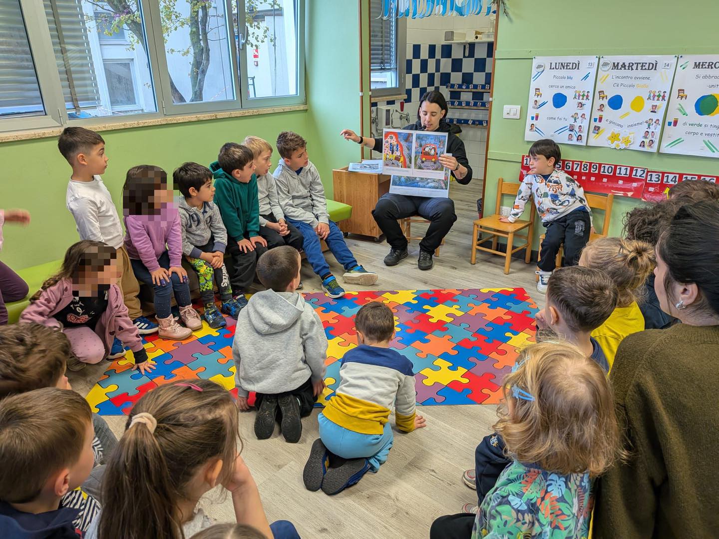Infanzia 🌙✨💫
Sezione Stelle ✨
“ PICCOLI ANIMALI DEL GIARDINO “
Attività didattica
Svolta dal CEAS Circondario Imolese presso la nostra Scuola
Oggi ci è venuta a trovare Mariasole, un’educatrice del CEAS, che dopo averci raccontato una storia, attraverso tante immagini di animali 🕷