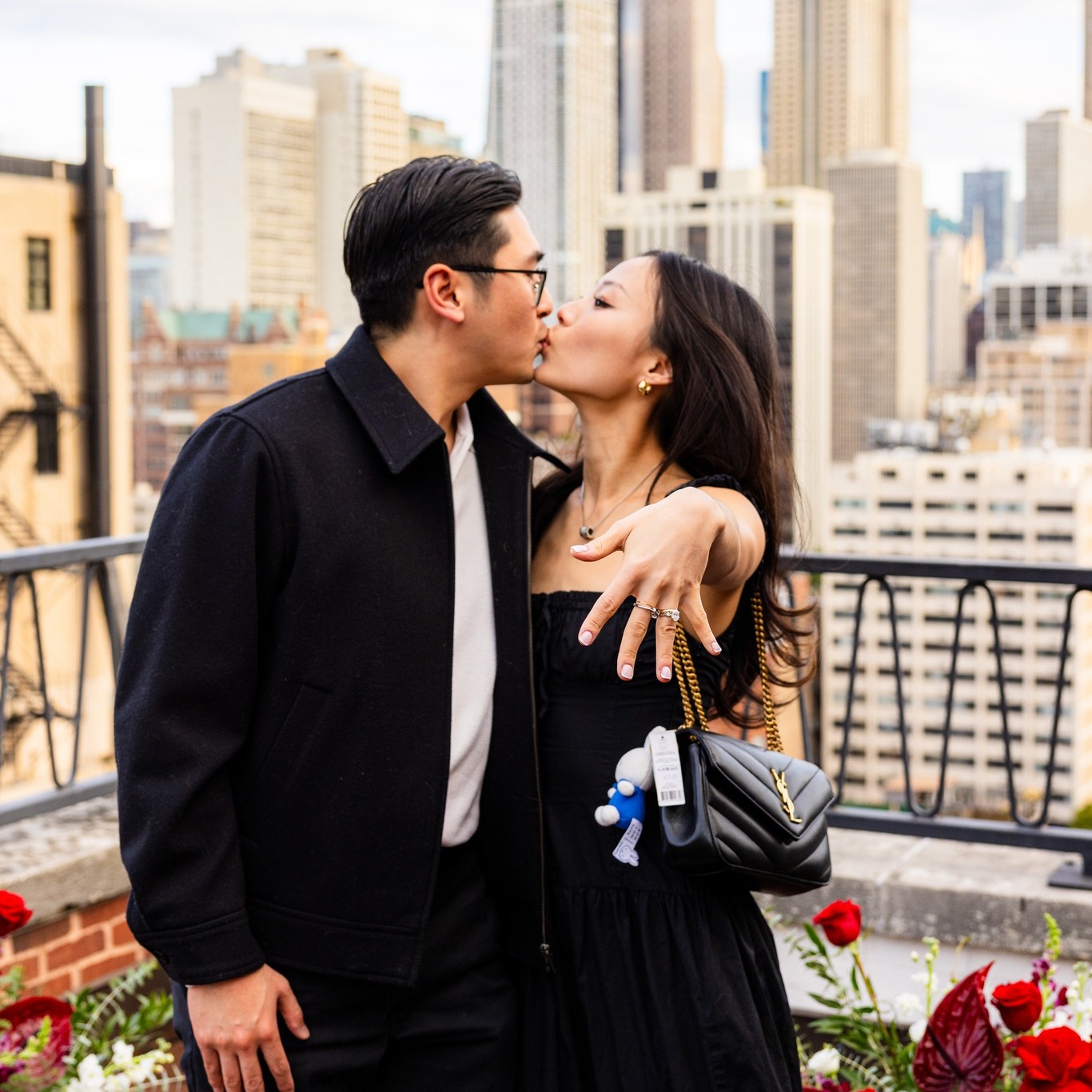 20 days, 20 proposals 💍
Day 7/20 — Another rooftop, but a completely different feel. Lighting, weather, and everything in between can truly shape how a moment is captured, each one with its own distinct feel.
The rose petals added the perfect touch of intention♥