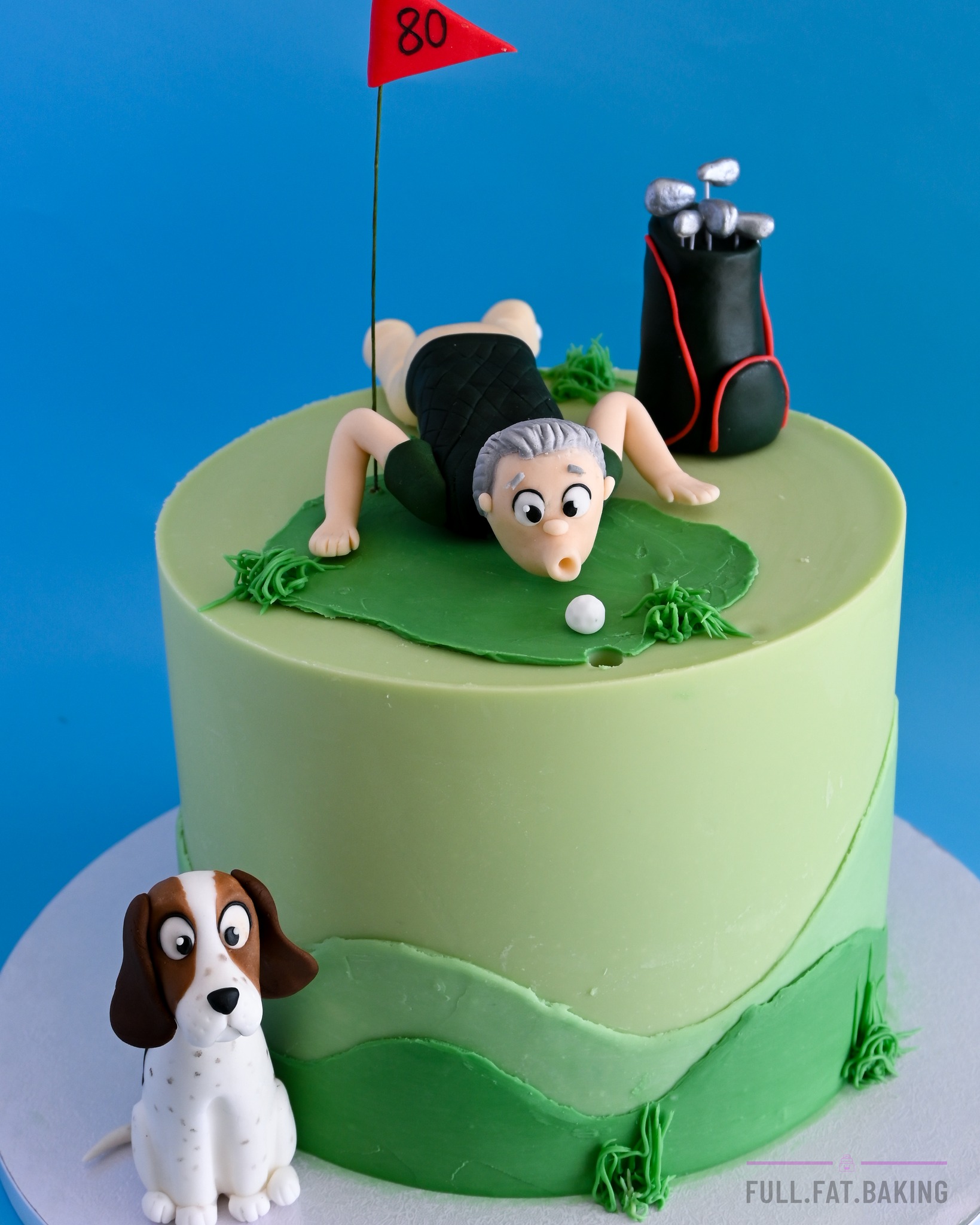 A closer look because this cake deserves it.
The tiny details are always my favourite part:
โณ๏ธ the pose
๐ถ the dog
๐ฉ the 80 flag
๐ the golf bag
Every single bit is handmade and edible.
Alsoโฆ still laughing at the brief.
#cakephotography #customcakes #paphosbusiness #bakingdetails #fondantwork #cakeinspo #birthdaycake