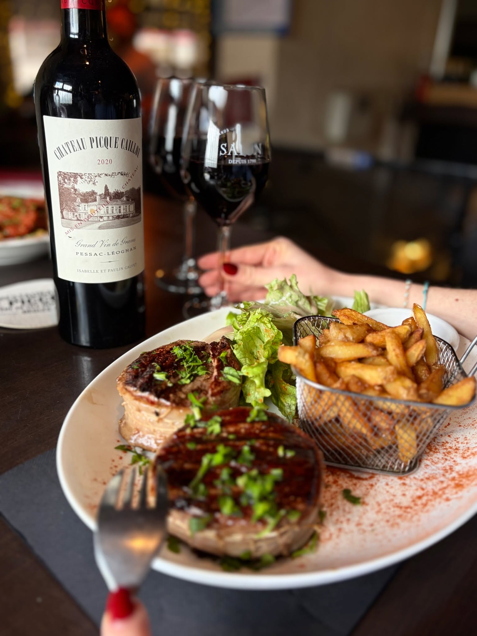 Amateurs de viande, préparez-vous à saliver 🔥🥩
Notre tournedos de bœuf, sélectionné avec soin dans le filet de boeuf, vous promet une tendreté exceptionnelle à chaque bouchée. Servi par deux comme sur les photos, et pour les plus gourmands, décliné aussi en version Rossini avec sa généreuse tranche de foie gras poêlé… difficile de résister.
Parfait pour le body summer… ou pas?! 😏
🍽 Cuisine familiale
📍 434 Rte de Toulouse, Bègles
⏱ Ouvert du mardi au vendredi midi et soir
le samedi uniquement le midi
#Bordeauxmaville
#Begles #quoifaireabordeaux
#bordeauxfood #bordeauxtopfood
#bordeauxresto
#bonnesadressebordeaux
#oumangerbordeaux
#Piccolo #piccolorestaurant