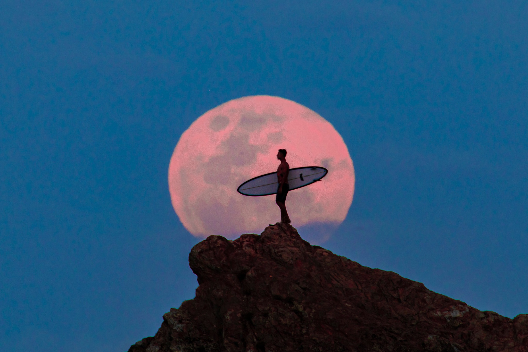 Josh Bystrom grew up surfing the Gold Coast, always noticing moments that felt incredible — dolphins moving through a wave, a perfectly backlit barrel at one of the Coast's point breaks. Photography became his way of holding onto them.
Now recognised internationally, Josh has shot some of the world's most powerful surf — and his image graced the cover of our Summer Issue.
In this Autumn Issue interview, he talks growing up with a surf film legend for a dad, shooting Kelly Slater around the world, and why Kirra — when it fires — is still his favourite break on earth. 🤙 @bystrom_photo
Read the full story in Locale Magazine — link in bio. 🍂
.
,
#GoldCoast #SurfPhotography #JoshBystrom #GoldCoastSurf #Kirra #LocaleMagazine