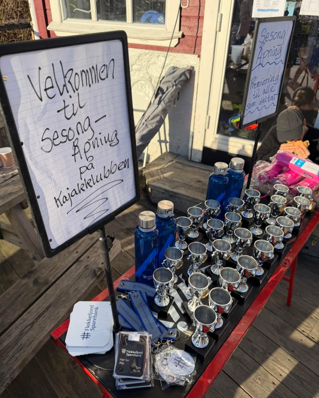 Sesongåpningen er alltid en fest på brygge vår🏆☀️
Her tester alt fra de yngste deltakerne til seniorer våre årets form på starten av sesongen. Der konkurrerer i 200m og 500m💫
Sosialt, lek og god mat hører også med!
flekkefjordsparebank