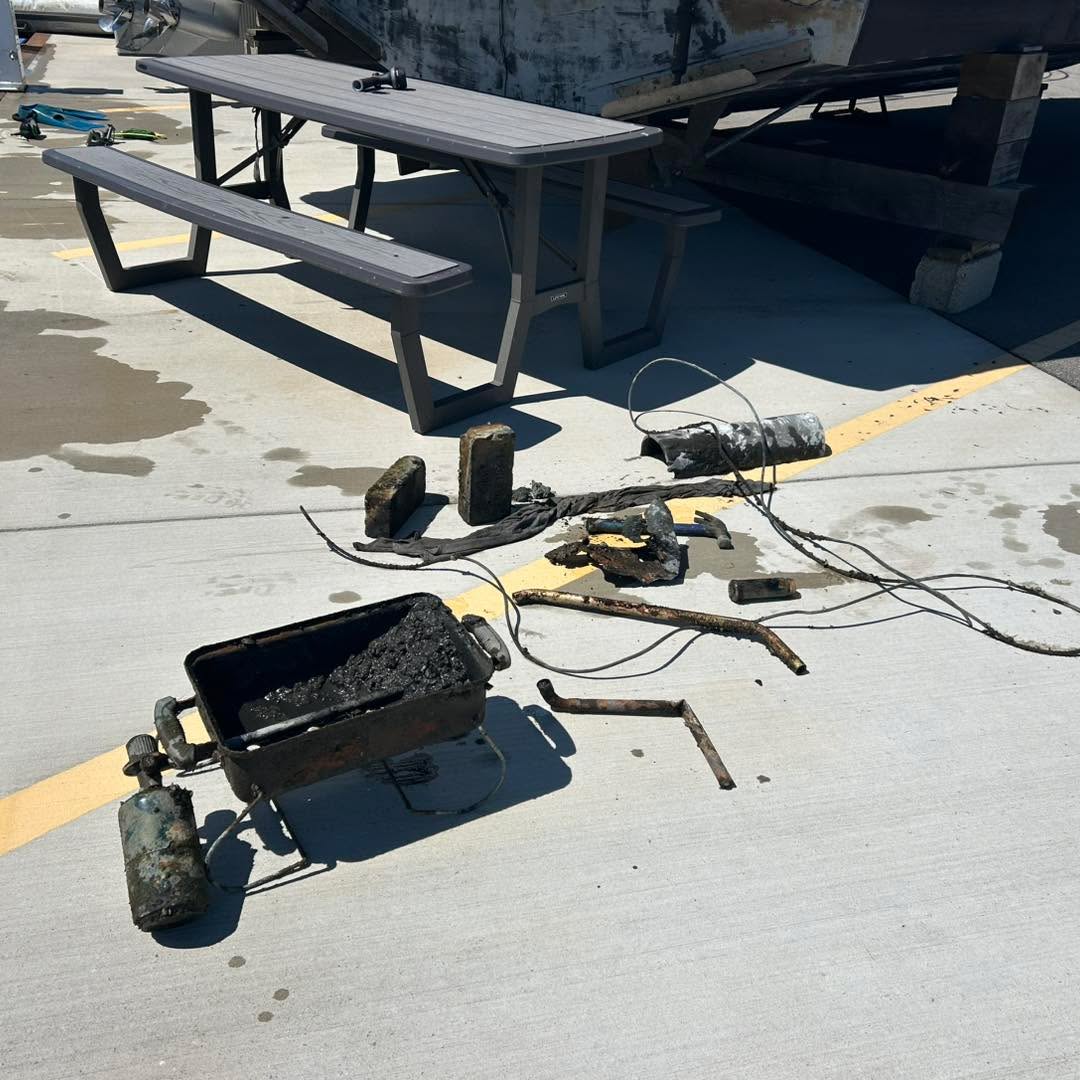 Clearing out some debris from Kim’s slip. The grill was her neighbor’s from last year. I’m
not sure if they will want it back 😂 Her slip was pretty deep fortunately, I’ve been to a lot of shallow ones recently. The bricks are quite old.
.
.
#recoverydiving #lakestclair #greatlakesstate #detroitriver #stclairshores #clintonriver #harrisontownship #boattown #algonac #stclair #metrobeach #michiganboating #puremichigan #michiganmarinas #metaldetector #safeharbormarinas #boatmichigan #lambrecht
