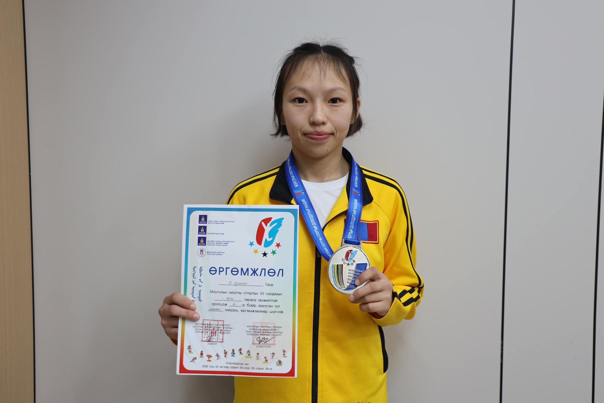 🏆 ОЮУТНЫ СПОРТЫН НААДМААС ДАХИН НЭГ МЕДАЛЬ ХҮРТЛЭЭ
Хүмүүнлэгийн Ухааны Их Сургуулийг төлөөлөн Монголын оюутны спортын VII дугаар наадмын жүдо бөхийн -48 кг жинд амжилттай оролцож, мөнгөн медалийн эзэн болсон Бизнесийн удирдлага – Нягтлан бодох бүртгэл хөтөлбөрийн 1-р түвшний оюутан О.Цэлмэгдээ халуун баяр хүргэе 👏
#ХүмүүнлэгийнУхааныИхСургууль #HumanitiesUniversity #ХИС #ОюутныАмжилт #Жүдо #МөнгөнМедаль