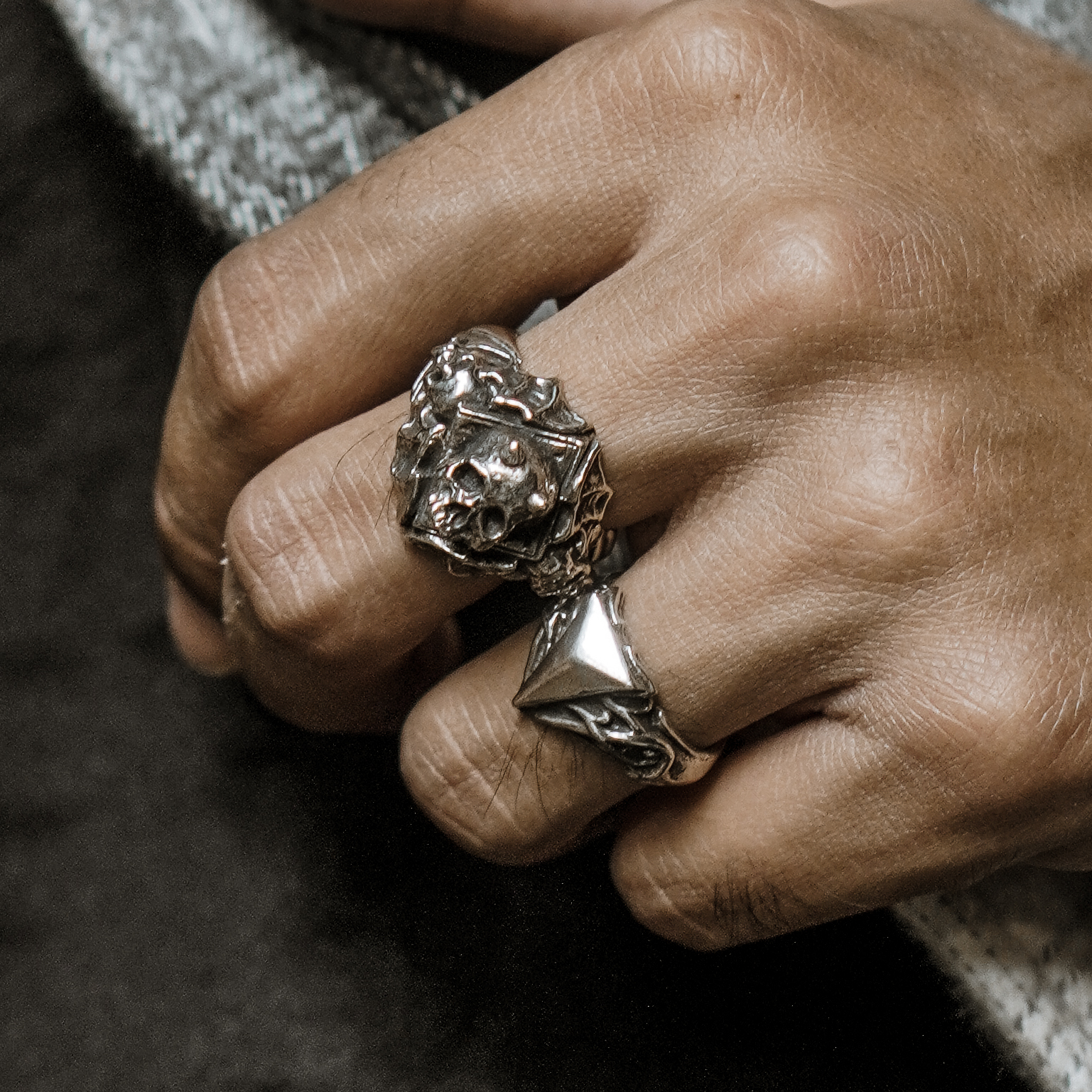 Belphegor & Triangle ⚜
Two different forms — one bold, one minimal.
Worn together, they balance each other.
Handcrafted in solid 925 silver.
Iron Clan Jewelry.
__
#ironclanjewelry #skullring #sterlingsilver