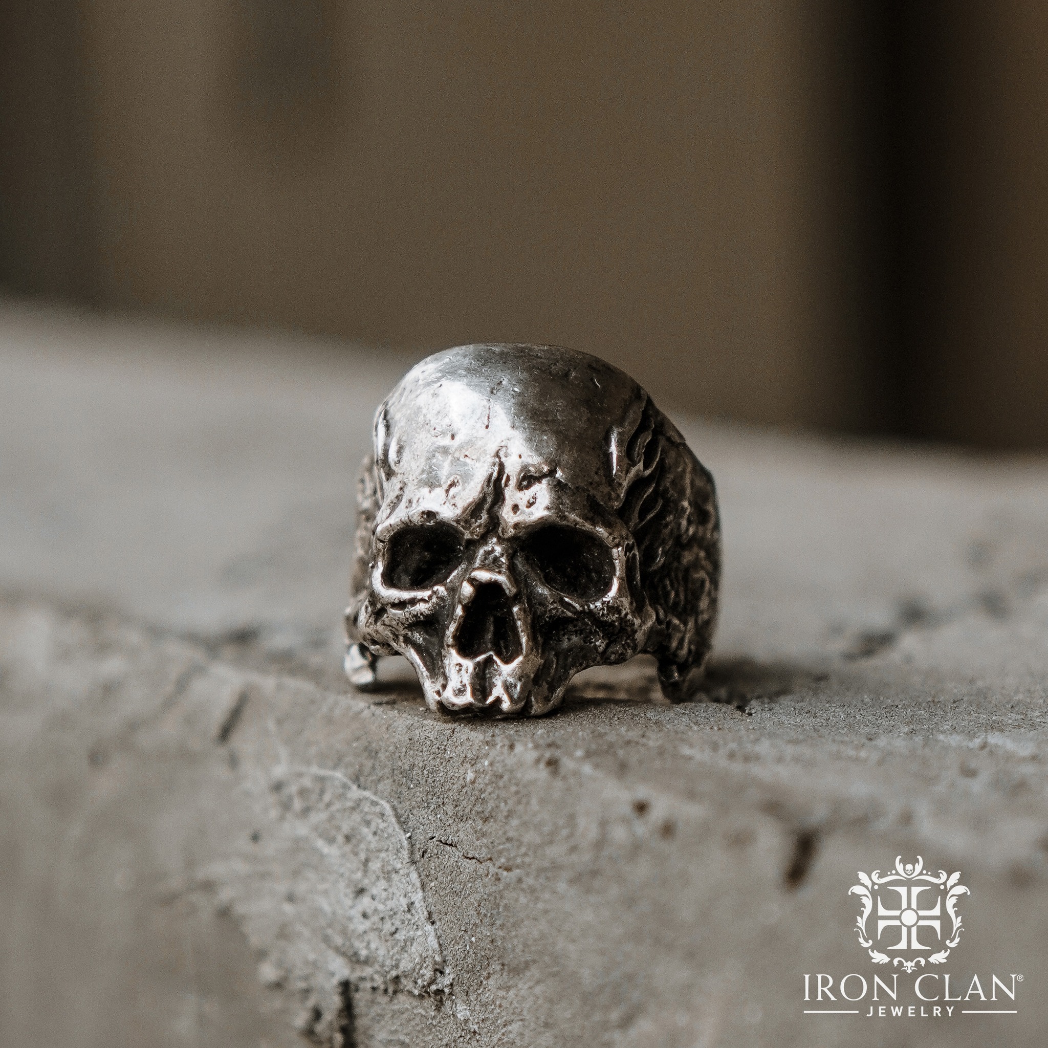 Helios — Jawless version Skull Ring
A clean take on a classic skull form, stripped down to its core.
Handcrafted in solid material with a bold, understated presence.
Glorious, Glamour, Genus.