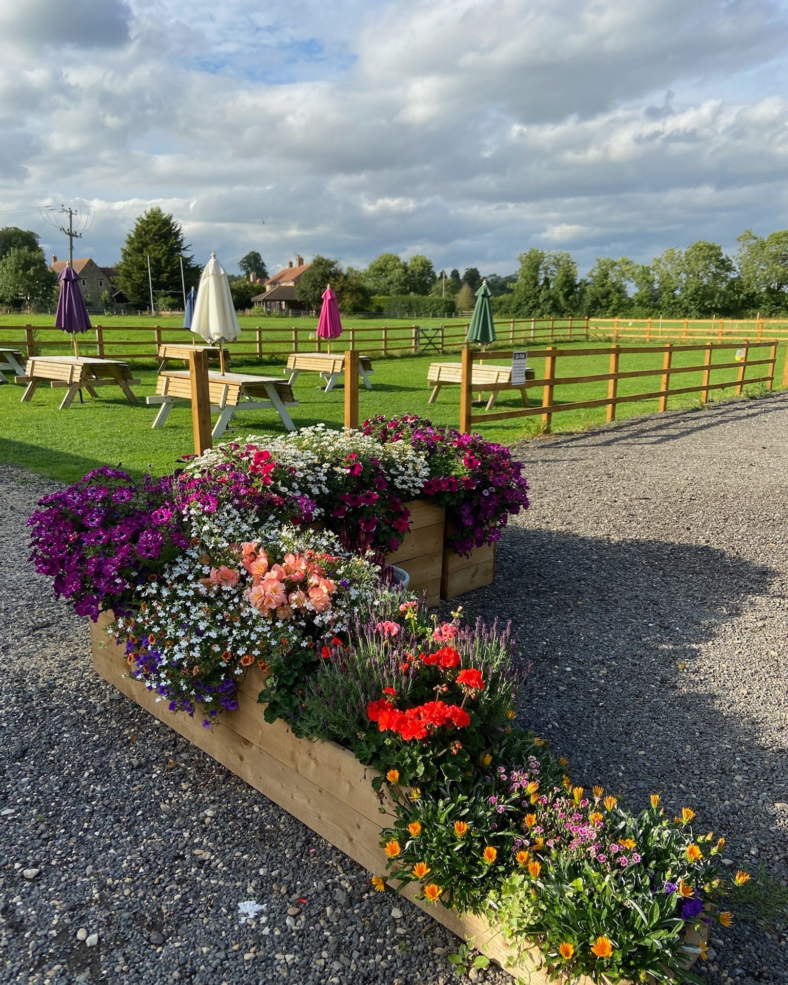 More space. Less stress. 🌿
Perfect for family gatherings, BBQs, and special celebrations—with room for the kids to run free.
📍 Stratton Audley Barn
📩 Enquire now