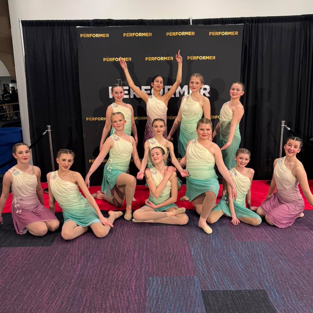 Our “Seeds” Lyrical group danced beautifully tonight! Very proud of you all, dancers! 🩷 #balletnallthatjazz