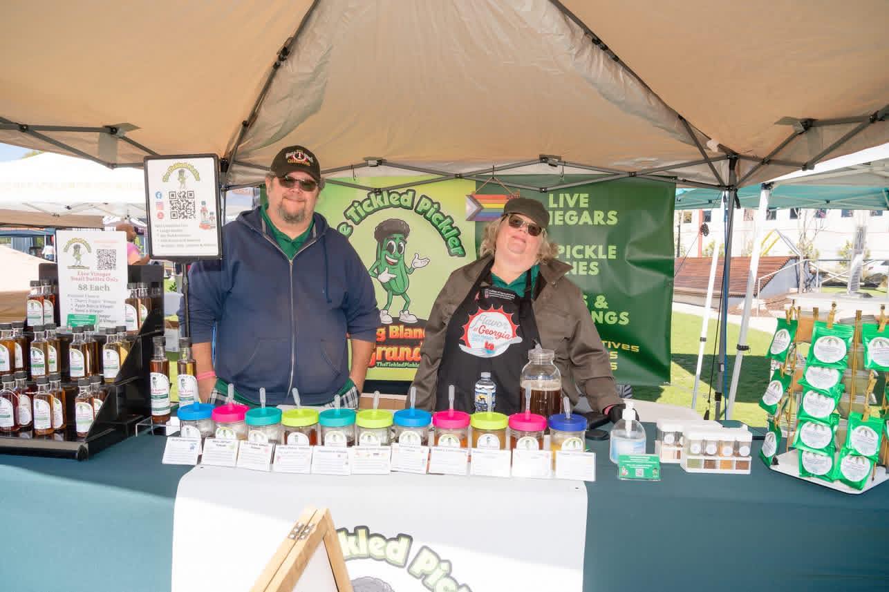 🚨 Roswell… we’re coming for your taste buds 😏🔥
This Saturday, The Tickled Pickler is popping up at the Roswell Farmers Market and we’re bringing the GOOD stuff:
✨ Live, small-batch vinegars
🥒 DIY pickle brines (because cucumbers are just the beginning)
🧂 Flavor-packed salts & seasonings
If you’ve been curious what “Turning Bland into Grand” actually tastes like… this is your moment. Come sample, sip, and get inspired to level up everything in your kitchen 💥
📍 Roswell Farmers Market
🗓️ This Saturday
⏰ Morning vibes + fresh finds + bold flavor
👉 Pro tip: come hungry… leave obsessed
#TheTickledPickler #RoswellFarmersMarket #AtlantaFoodScene #SupportLocalGA #FarmersMarketFinds #LiveVinegar #PickleEverything #FoodieATL #SmallBatch #WomenOwnedBusiness #BreakTheBland #EmbraceTheTang #nocukesgiven