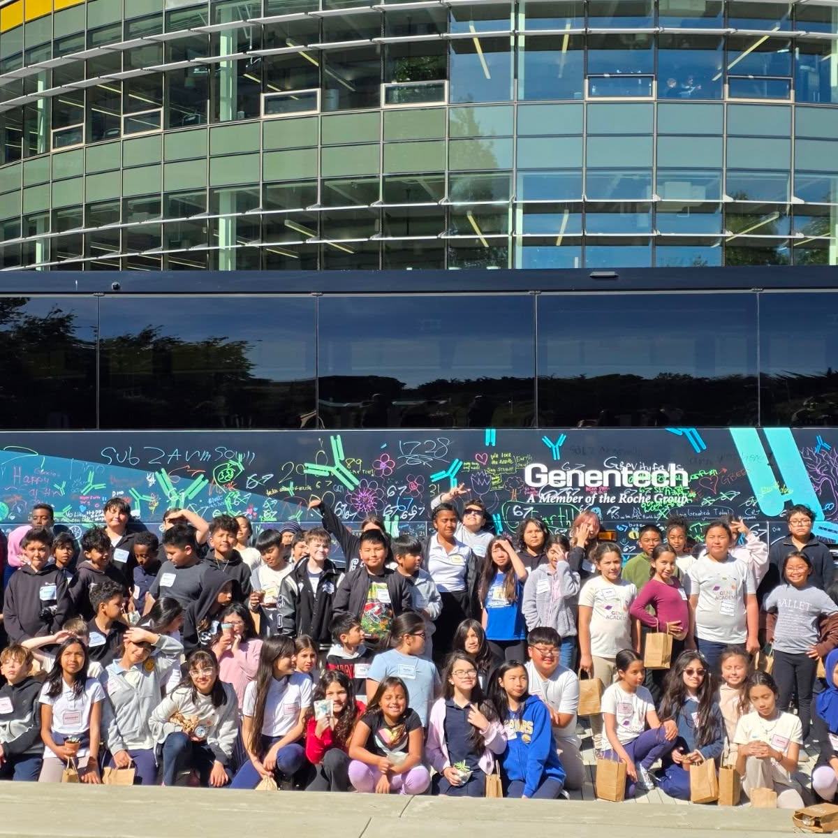We spent the day with @genentech , Beekeeper Leo of GBees, Beekeeper Nick and 100+ students from South San Francisco elementary schools talking all things conservation and environmental sustainability 🌎🐝
Genentech’s Gene Academy was the perfect place to connect with students about pollinators and what it means to care for our planet.
Days like this remind us how much we love what we do 💛
#earthmonth #stemeducation #nonprofit #EarthDay
