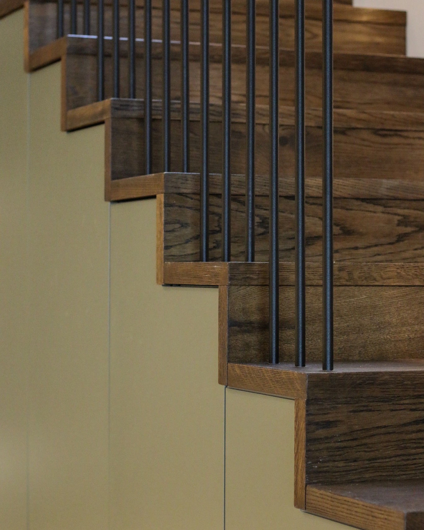 Casa Canobolas / Stairway / Casa Canobolas blends sleek contemporary lines with warm, natural textures, creating a space that feels both refined and inviting. Our custom joinery brings this vision to life, with seamless cabinetry, curved detailing, and a harmonious balance of form and function.