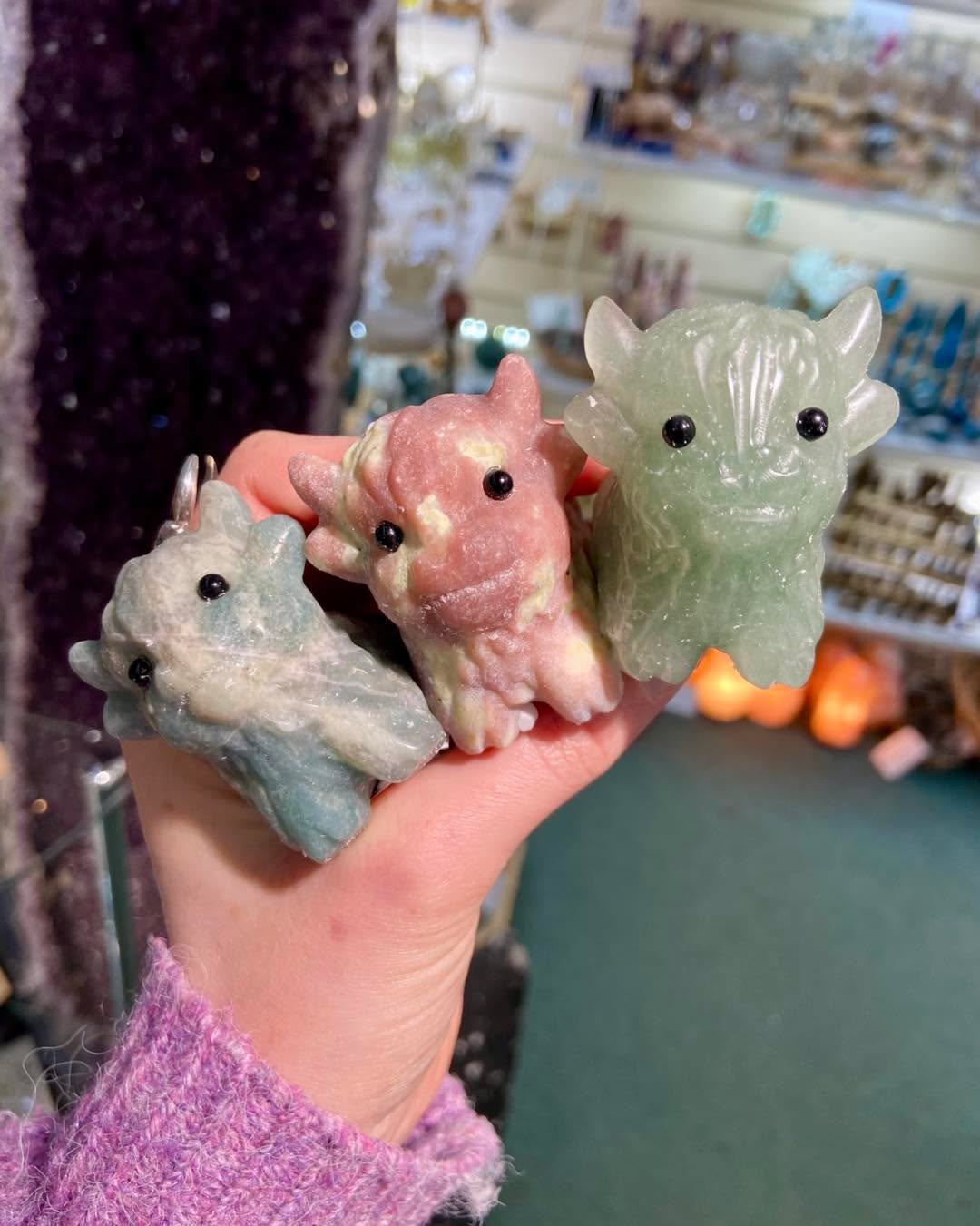 Our super popular highland cows have been restocked in a range of crystals ✨🐮🌈
These make beautiful perfect little memento for your trip to Scotland or a great gift for a highland cows have lover
For more information or to purchase give us a message or comment down below
.
.
.
#crystalshopuk #crystalhighlandcow #scottishcrystals #scottishgift #crystalmagic