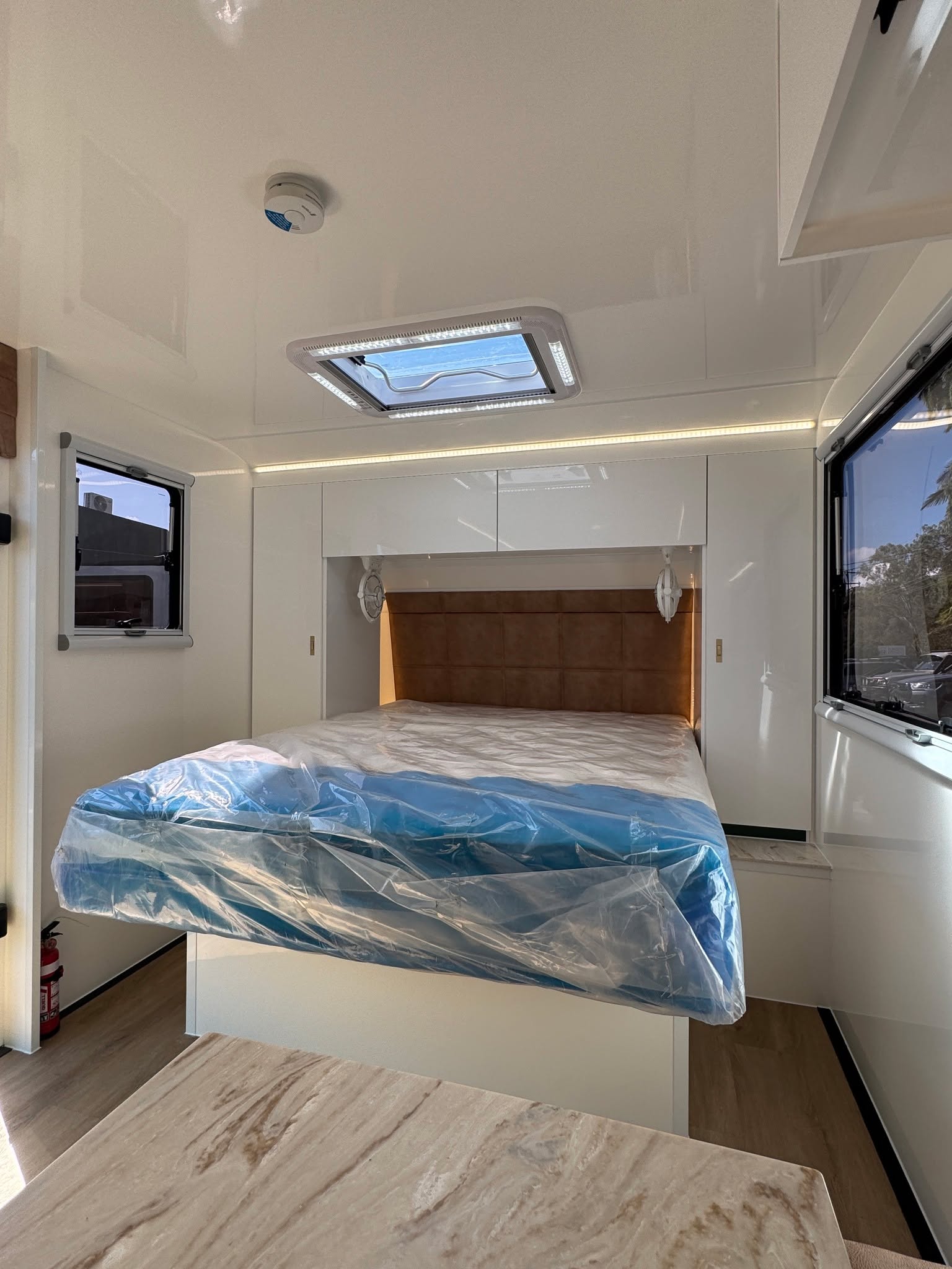Let’s talk bedding…
At Offroad Grit, we reckon a good night’s sleep sets you up for everything the next day throws at you.
That’s why we fit a full size queen mattress, not a cut down caravan queen.
And its a posture perfect innerspring!
The trade off?
👉 A bit more weight
But in return, you’re not waking up feeling like you slept on a park bench.
So here’s the question 👇
What matters more to you?
A, Proper comfort and a full size mattress
B, Saving a bit of weight with a lighter setup
Drop your answer below 👇