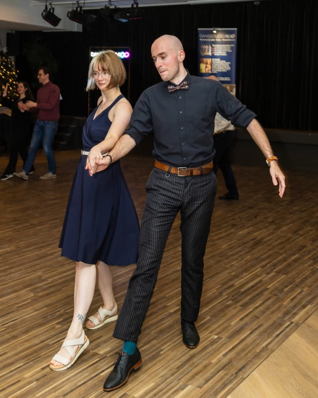 Het hoogtepunt van het dansseizoen komt er weer aan: het afdansen! 🌟😍
Zondag 3 mei is jouw moment om aan iedereen te laten zien wat je de afgelopen maanden allemaal hebt geleerd. Het belooft een mooie avond te worden vol muziek en gezelligheid. Wij kunnen in ieder geval niet wachten.
Kijk jij er ook al naar uit? Vergeet je dan niet in te schrijven via de link hieronder. 👇
https://www.dansstudiorolo.nl/event-details/afdansen-voor-certificaat
#dansstudiorolo #dansstudiobrabant #herpen #dansen #dansavond
