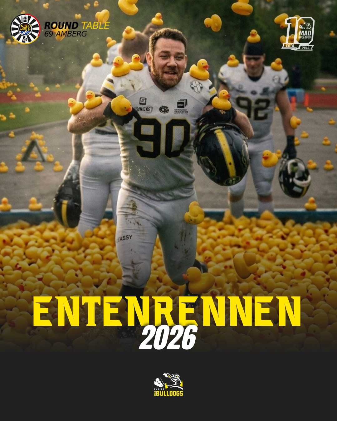 Football-Action beim @amberger.entenrennen Amberger Entenrennen! Wir sind am Sonntag ab 14:00 Uhr im Innenhof des Landratsamtes beim großen Familienfest dabei.
Das Highlight an unserem Stand: Unsere Wurfwand ist aufgebaut! tTestet, ob ihr das Zeug zum Quarterback habt.
Außerdem mit dabei: Unser Maskottchen Mad Max, der für Fotos und High Fives bereitsteht.
Wir freuen uns auf einen entspannten Nachmittag mit euch, fernab vom Training.
📍 Wo: Innenhof Landratsamt Amberg
📅 Wann: Sonntag, ab 14:00 Uhr
Wer traut sich an die Wurfwand? Markiert jemanden, den ihr im Zielwerfen locker schlagt! 👇
@rt69amberg
#MadBulldogs #AmbergFootball #BulldogsFamily #Amberg #MadMax