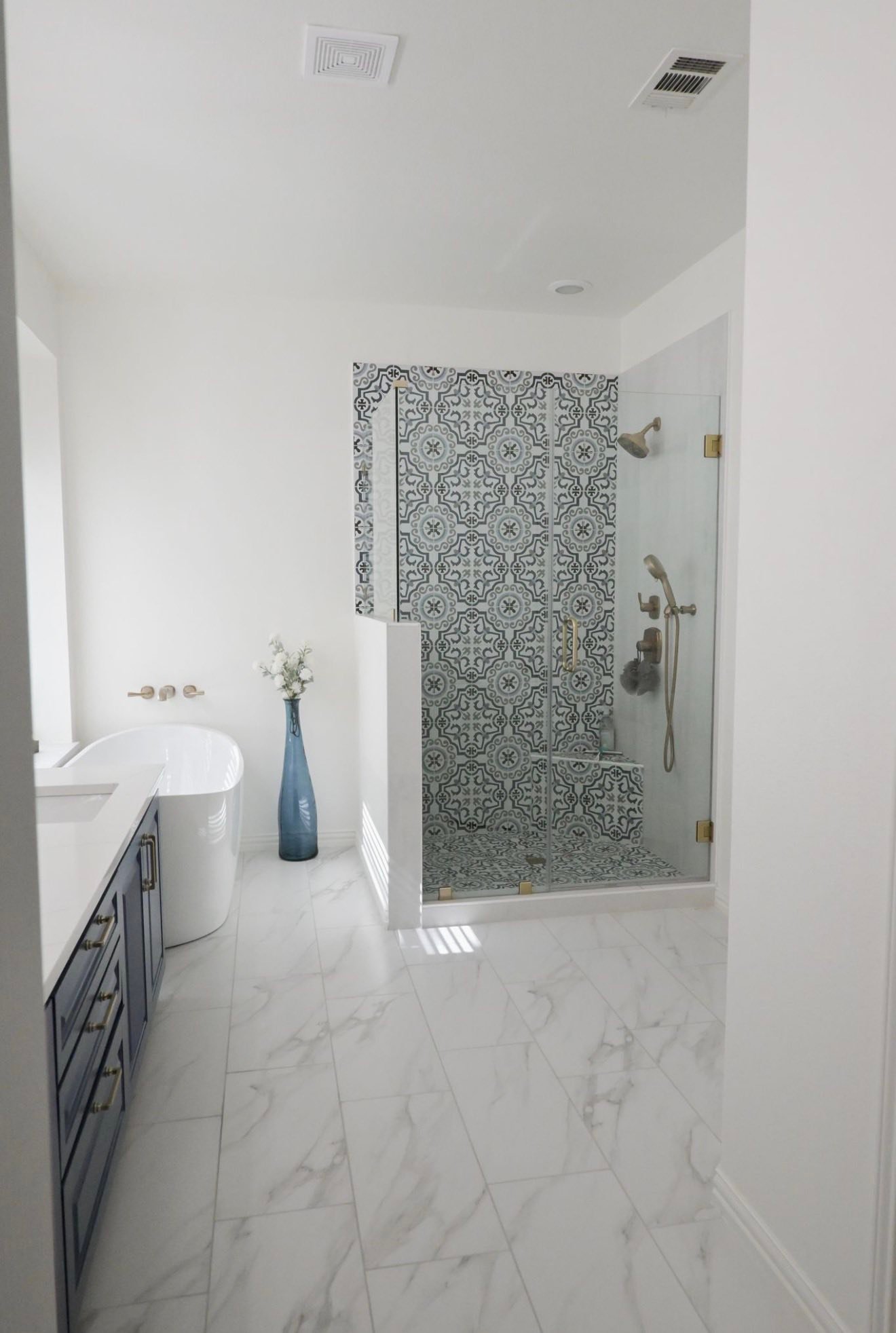A fabulous, fun bathroom for the most fabulous, fun lady💙 Thanks for choosing us, Carol. It was a pleasure and an honor!
Before pics in comments.