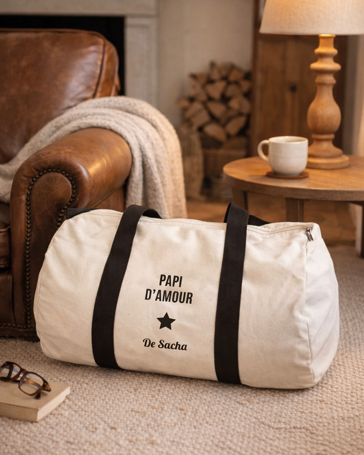 Envie d’un sac qui suit tous tes rythmes de vie ?
Week-end improvisé, séance de sport, virée yoga ou escapade en famille… il y a forcément un modèle fait pour toi. Du sac de sport pratique au cabas week-end élégant, chaque pièce est pensée pour t’accompagner partout, sans compromis sur le style.
Et surtout, ils sont personnalisables. Un prénom, un mot doux, une date, un clin d’œil… pour créer un sac vraiment unique, qui ne ressemble qu’à toi (ou à la personne à qui tu l’offres).
Une idée cadeau qui change pour un anniversaire ? Ou juste l’envie de se faire plaisir avec un joli objet qui a du sens ? Tu es au bon endroit.
À chacun son sac, à chacun son histoire. ✨
#luzetnina #cadeaupersonnalise #sacpersonnalise #ideecadeau #sacdesportpersonnalisé
