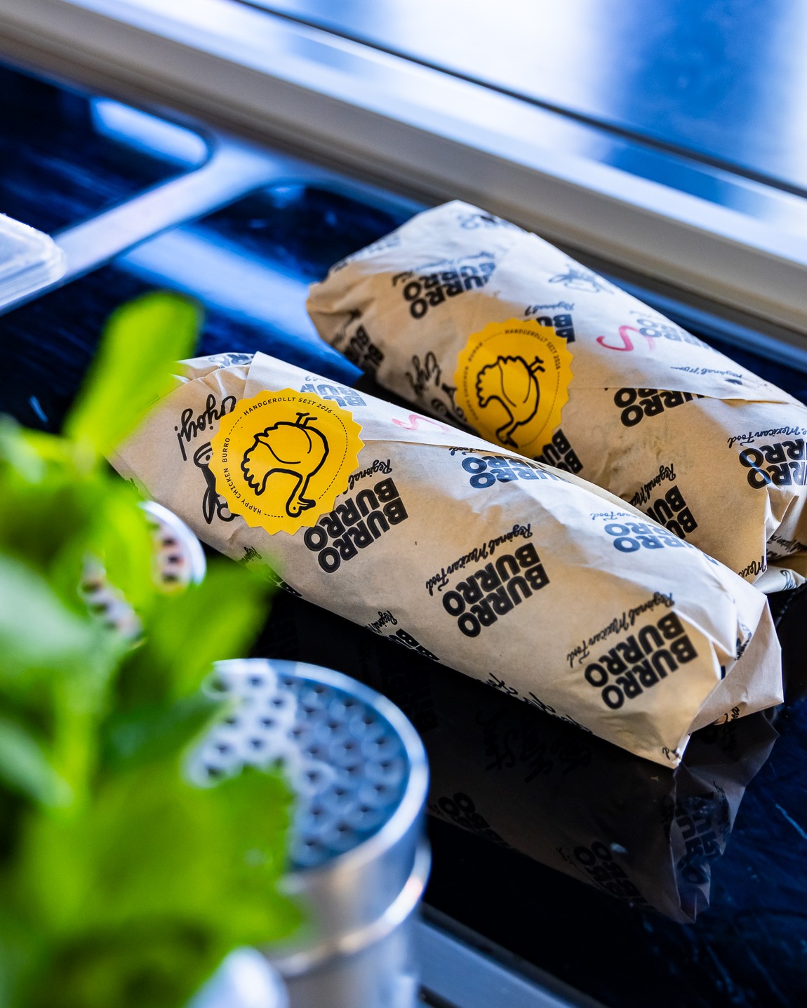 REGIONAL MEXICAN FOOD 🌯🔥
Hunger? Dann kommt zu uns! Bei uns gibt es handgerollte Meisterwerke, vollgepackt mit Geschmack und Leidenschaft.
Ob saftiges Fleisch, cremige Guacamole oder geschmolzener Käse – jeder Burro ist ein echtes Geschmackserlebnis. Dazu passen unsere knusprigen Süßkartoffelpommes und hausgemachter Eistee perfekt.
www.burroburro.de
#burro #burroburro #gastrofranchise #franchise