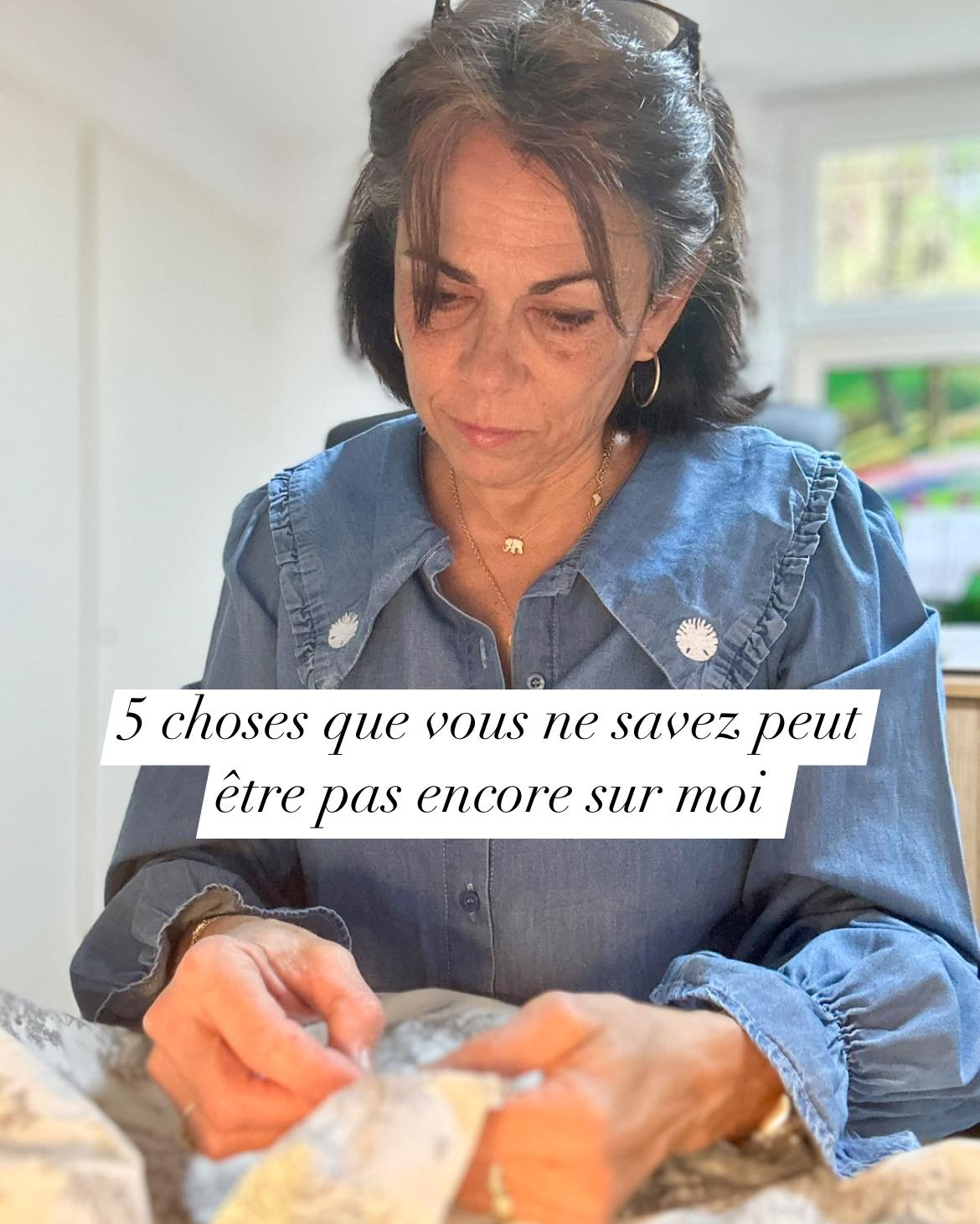 On voit souvent mes créations… Mais un peu moins ce qu’il se passe derrière… 🧐
Voici 5 choses que vous ne savez peut-être pas encore sur moi ! 🤗
Alors dites- moi en commentaire, laquelle vous a surprise ?
.
.
.
#créationsartisanales #faitmainenfrance #couturefrançaise #couturesurmesure #provencealpescotedazur
