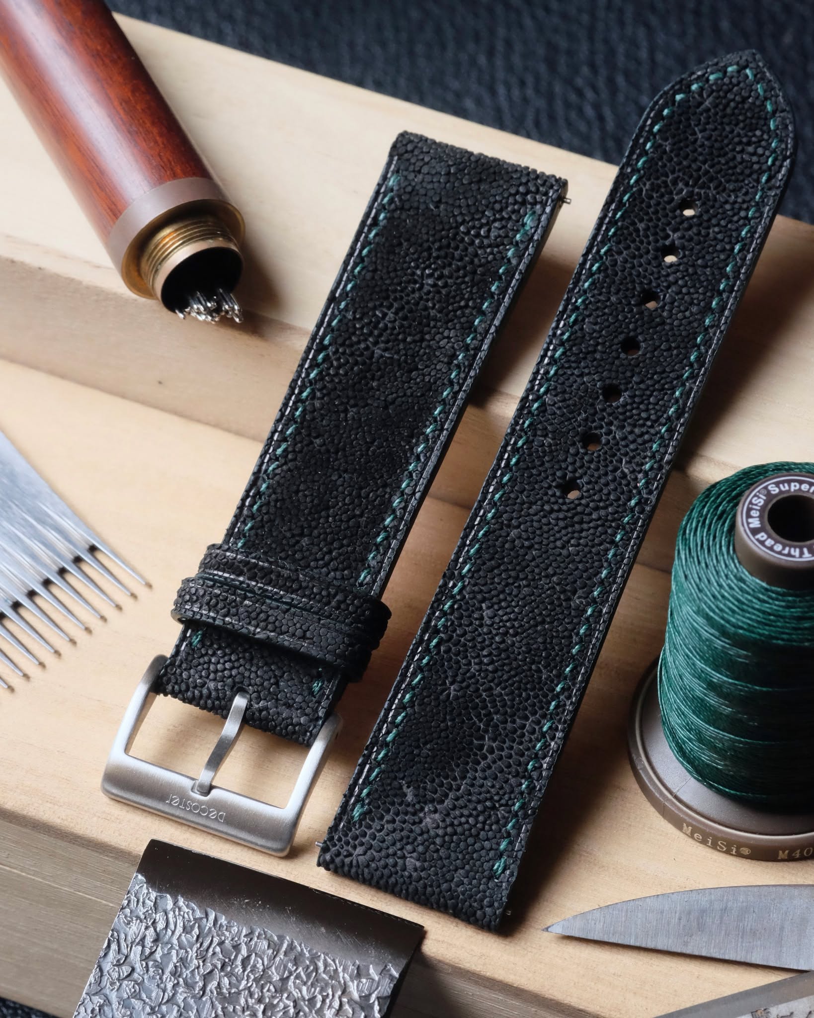 đ§đŞđđť Handmade in Belgium
â˘
Bracelet de montre Junghans Meister Pilot type 027/4520 (plat 3 mm dâĂŠpaisseur) entièrement fait main et cousu main en cuir dâĂŠlĂŠphant noir, doublure veau Zermatt, fil de lin deep green (couture S), peinture des bords dark green, boucle ardillon brushed silver, trous ronds 2 mm et système quick release.
â˘
#atelierdecoster #decoster #artisan #handmade #handstiched #handmadeinbelgium #madeinbelgium
â˘
#handmadewatchstrap #bespokewatchstrap #customwatchstrap #handmadeleatherwatchstrap
â˘
#elephantwatchstrap #elephantleatherwatchstrap #elephantleather