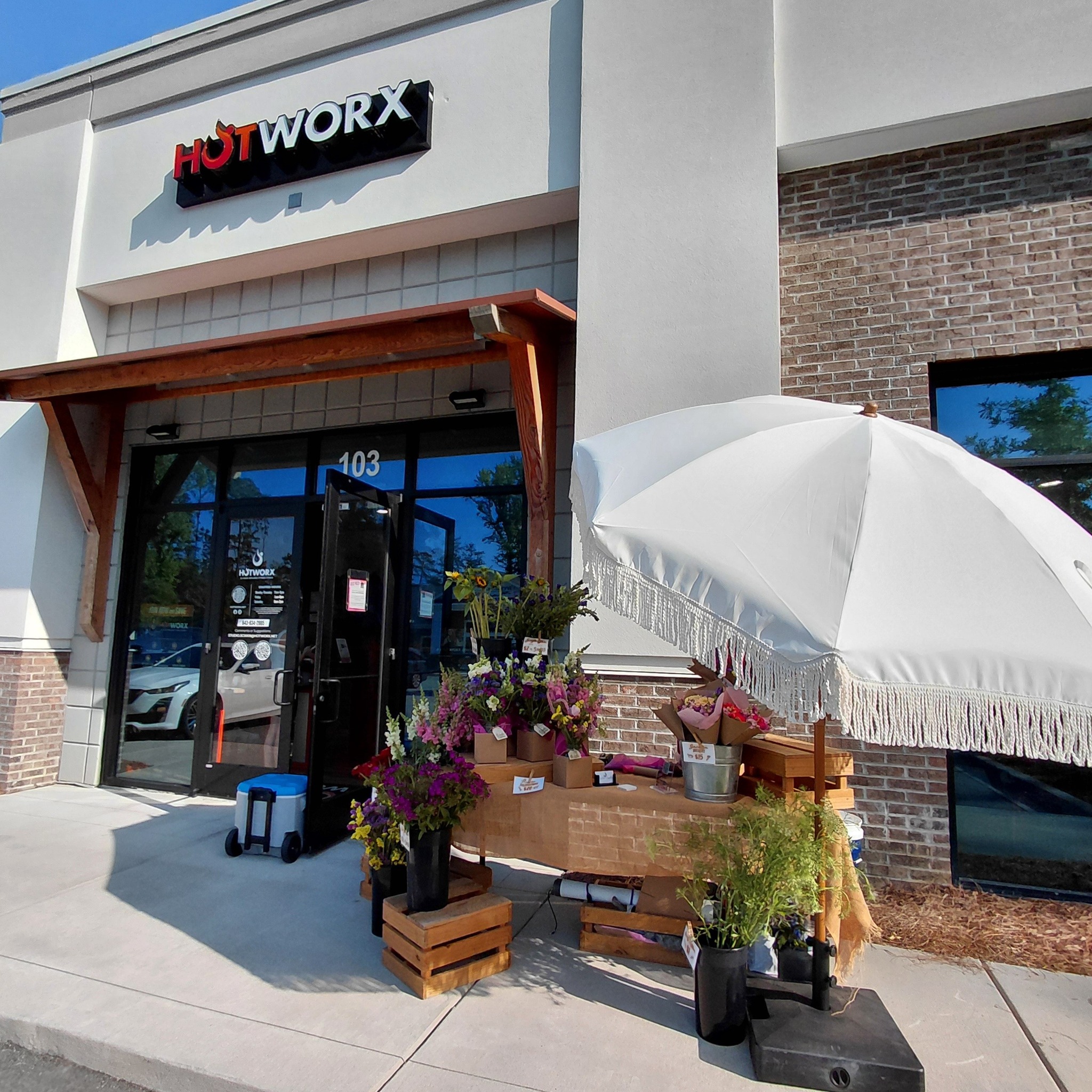 Saturday is HOTWORX Morning! Grab a workout and fresh flowers!
Sunday morning we're back in Cane Bay at Eggs Up Grill.
See you soon!
@followers
@hotworxsummervillenmainst