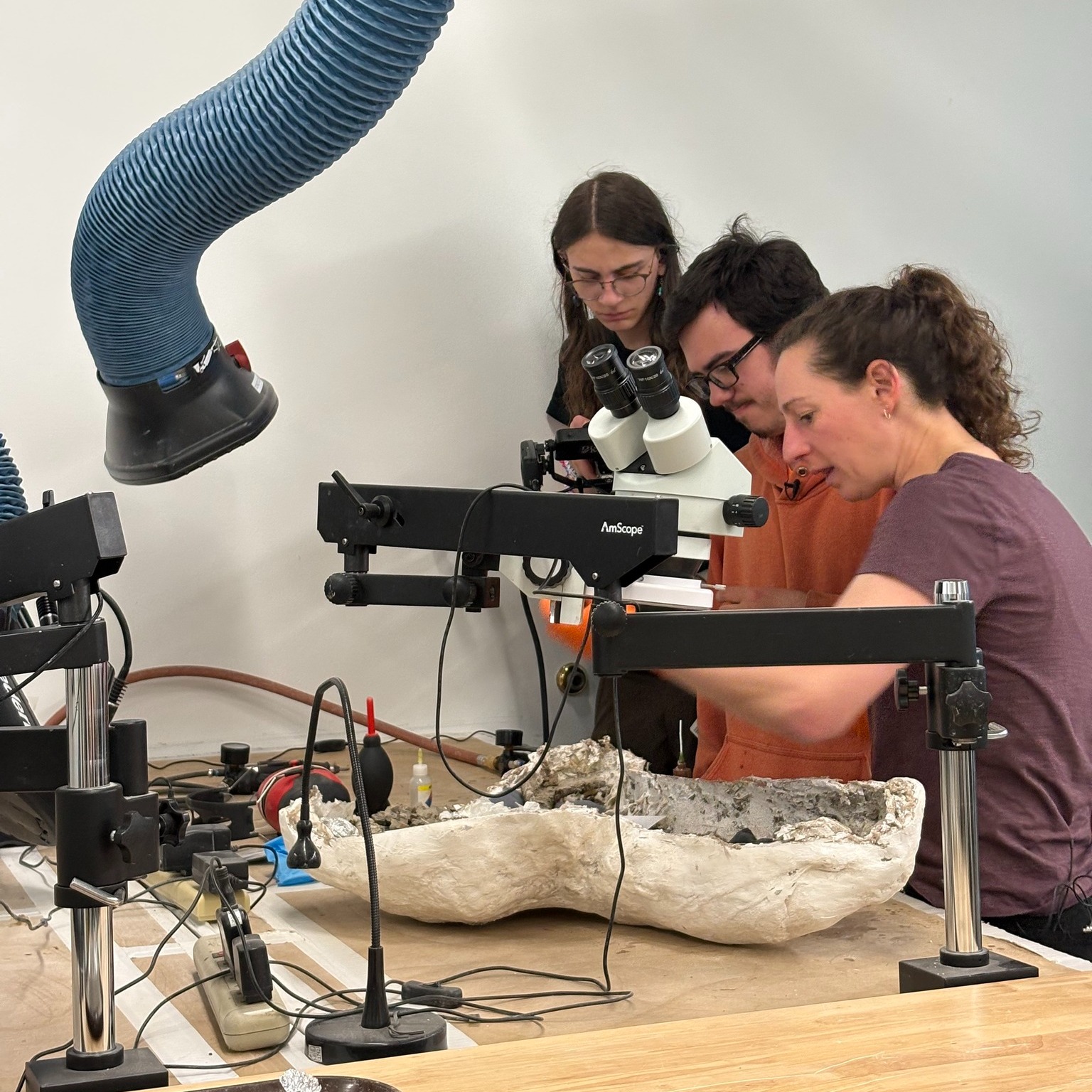 The Bozeman Schools Foundation is proud to connect our community to BSD7 schools in meaningful ways, and today is a perfect example. π¬π¦
From funding a student-led film club through a Spark Grant, to awarding nearly $200,000 in scholarships each year, weβre helping students explore their passions and pursue big opportunities.
This week, one of our scholarship recipients got a behind-the-scenes experience at the Museum of the Rockies & our BHS film club got to come along to document! π