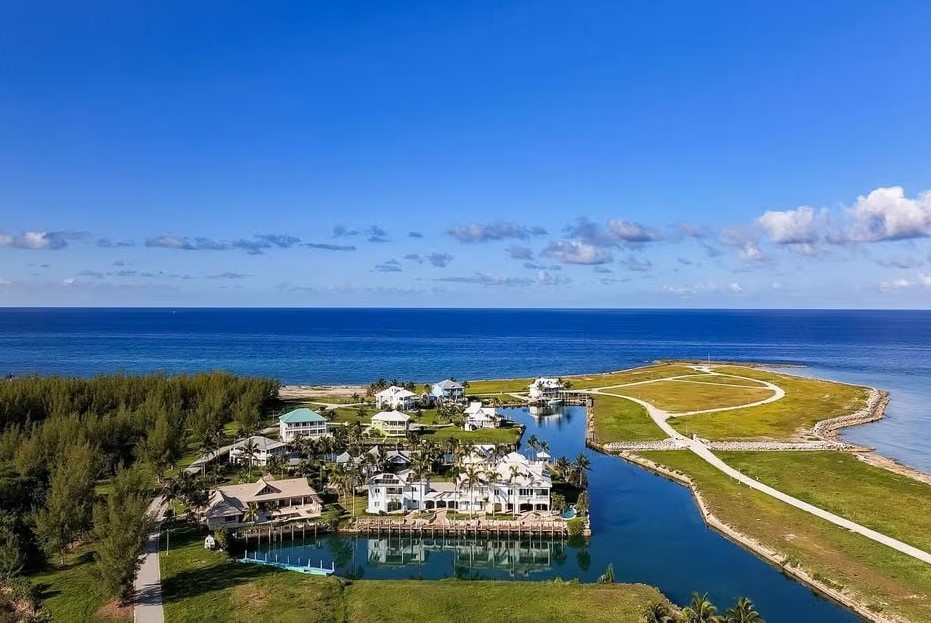 Memorial Day is now fully booked. Don't miss out on your summer West End adventure - contact us today!
#bahamasboating #bahamasrentals